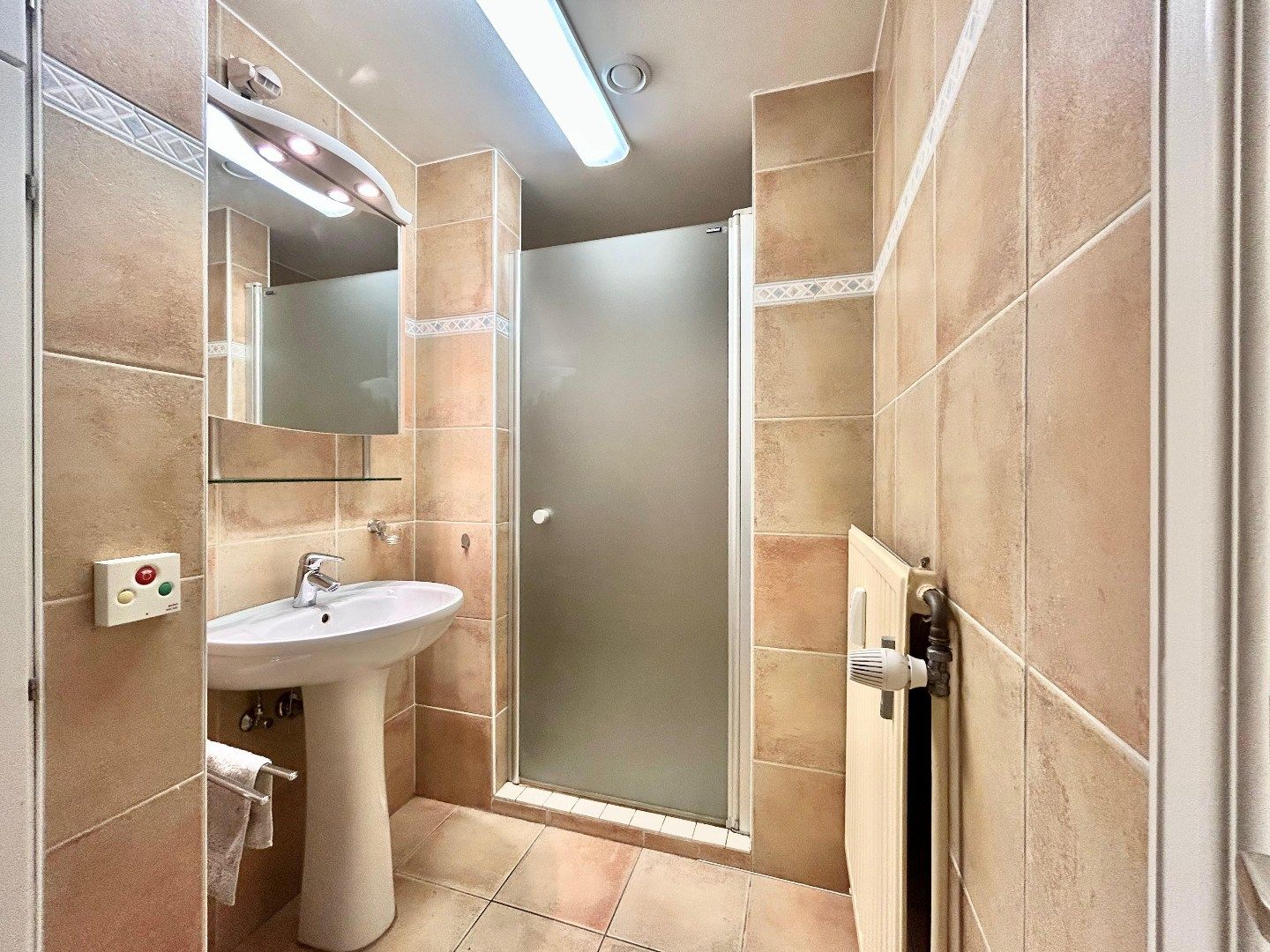 Instapklaar 1-slaapkamerappartement appartement met terras foto 9