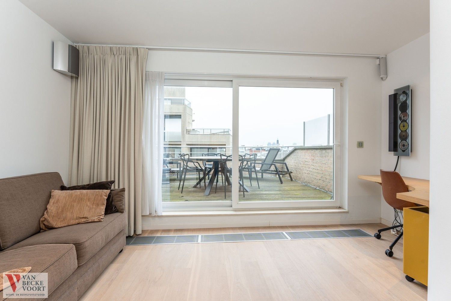 Stijlvol penthouse met zijdelings zeezicht foto 11