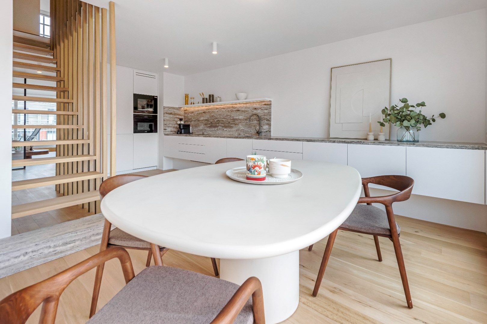 Instapklaar, totaal gerenoveerd doorzon duplex dakappartement met twee zonneterrassen foto 8