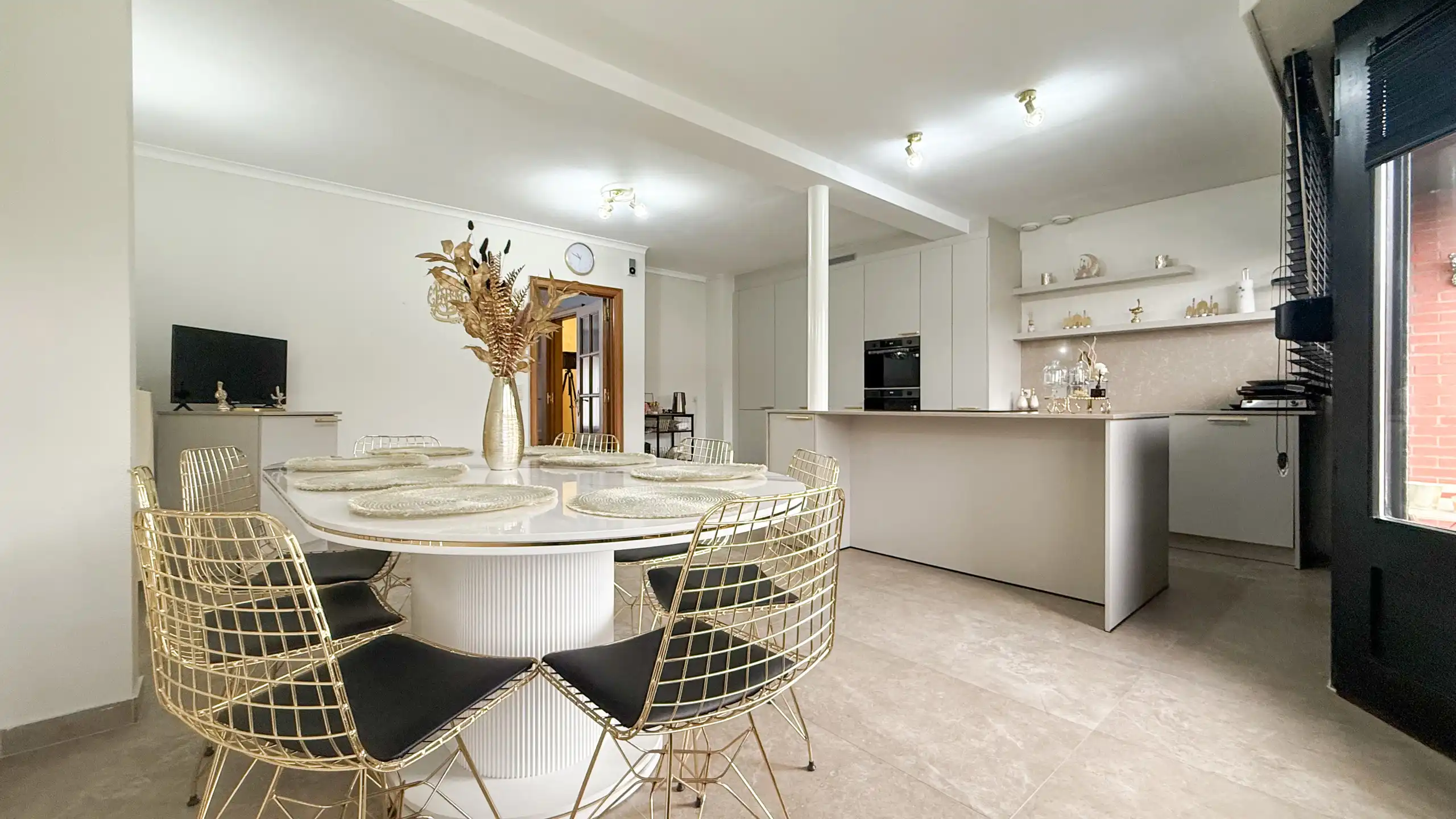 Volledig gerenoveerde woning met 3 slpks + garage en tuin! foto 17