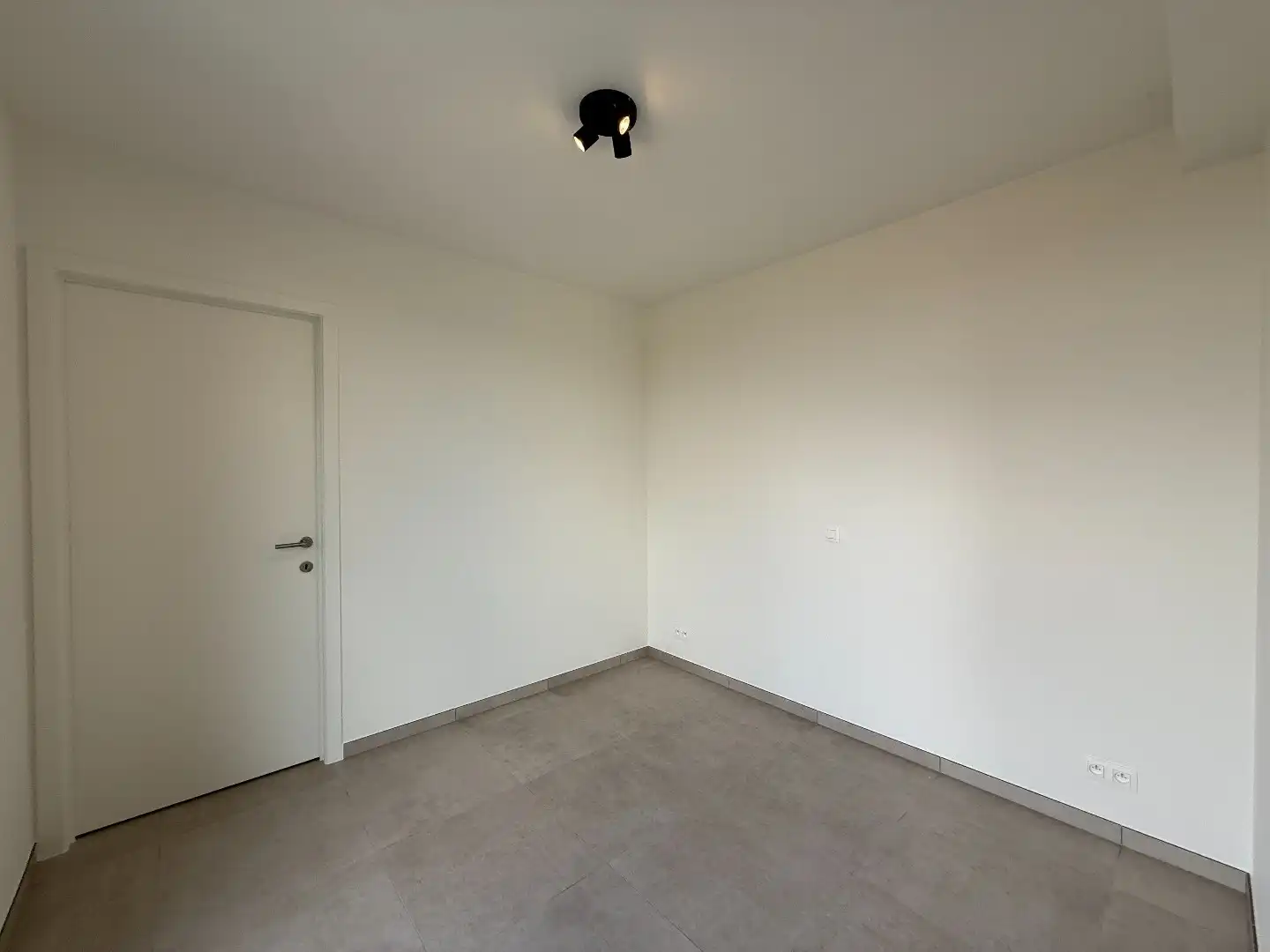 Nieuwbouwappartement met autostandplaats te Izegem  foto 17