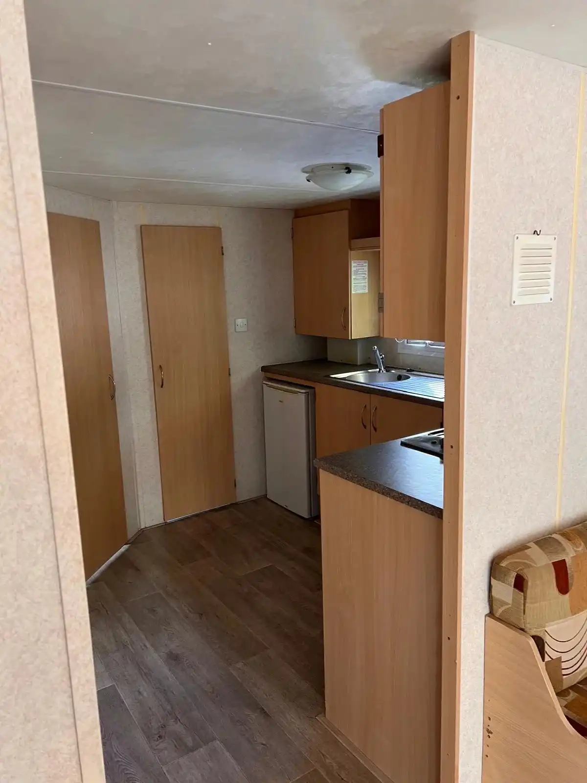 Stacaravan te Zilverstrand voor 8 personen met tuinhuis en terras. foto 16