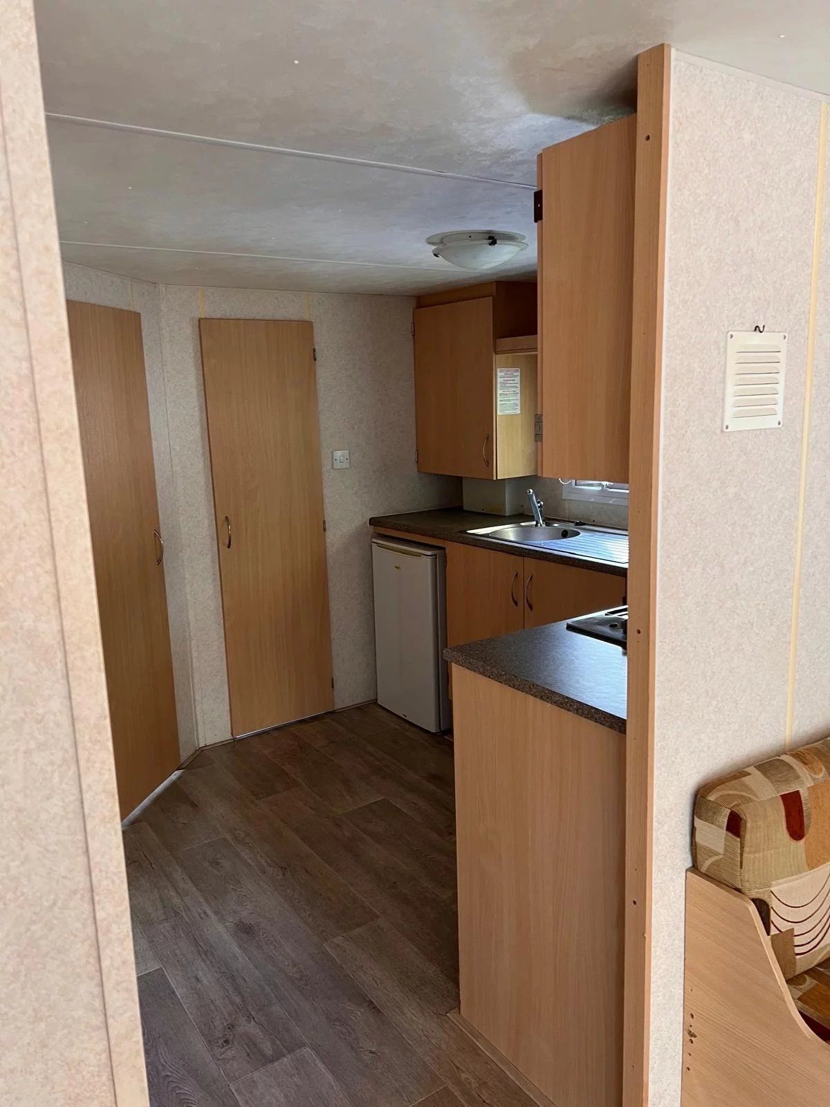 Stacaravan te Zilverstrand voor 8 personen met tuinhuis en terras. foto 16