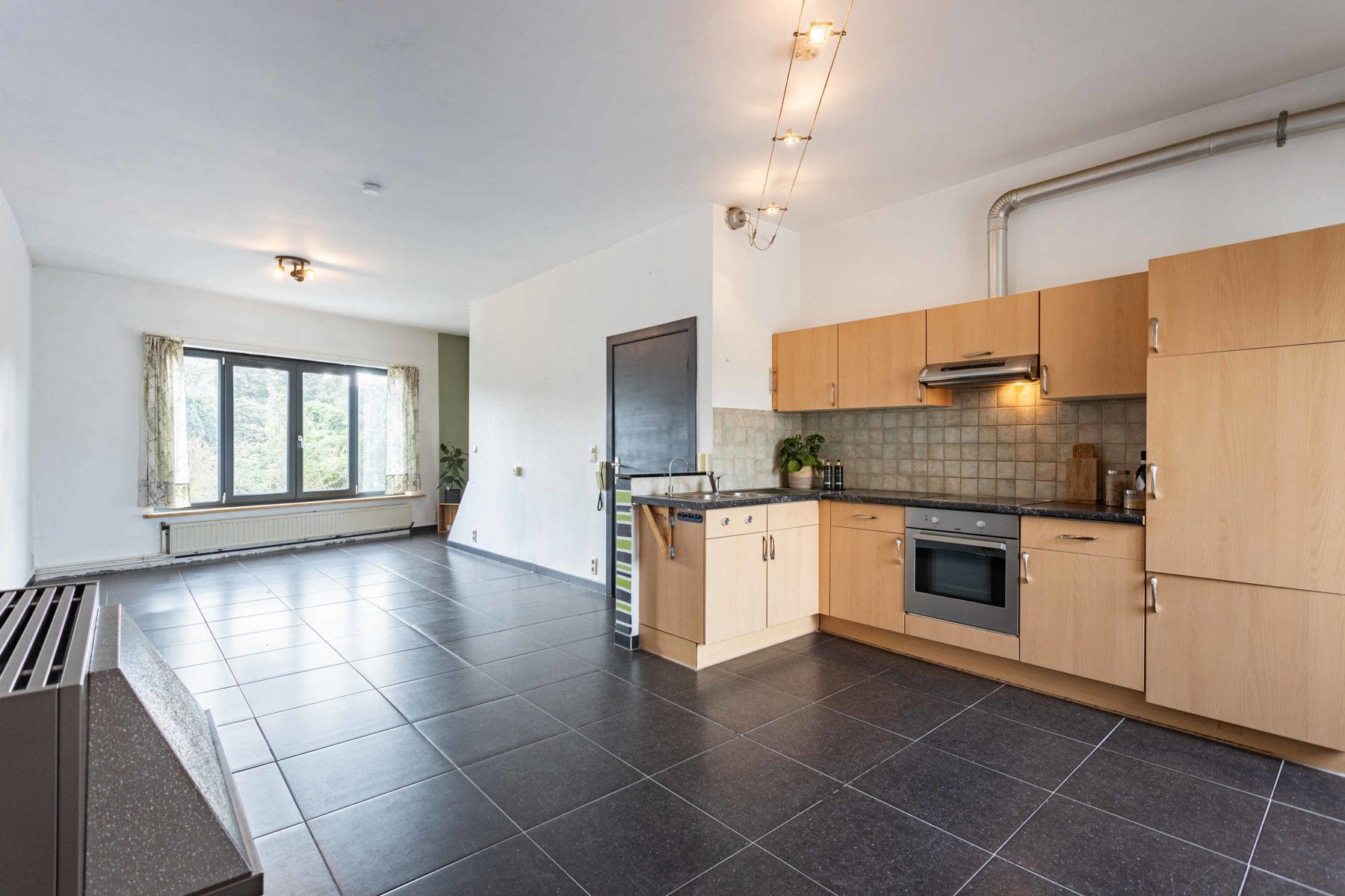 Te koop: te renoveren appartement in hartje Aalst! foto 7