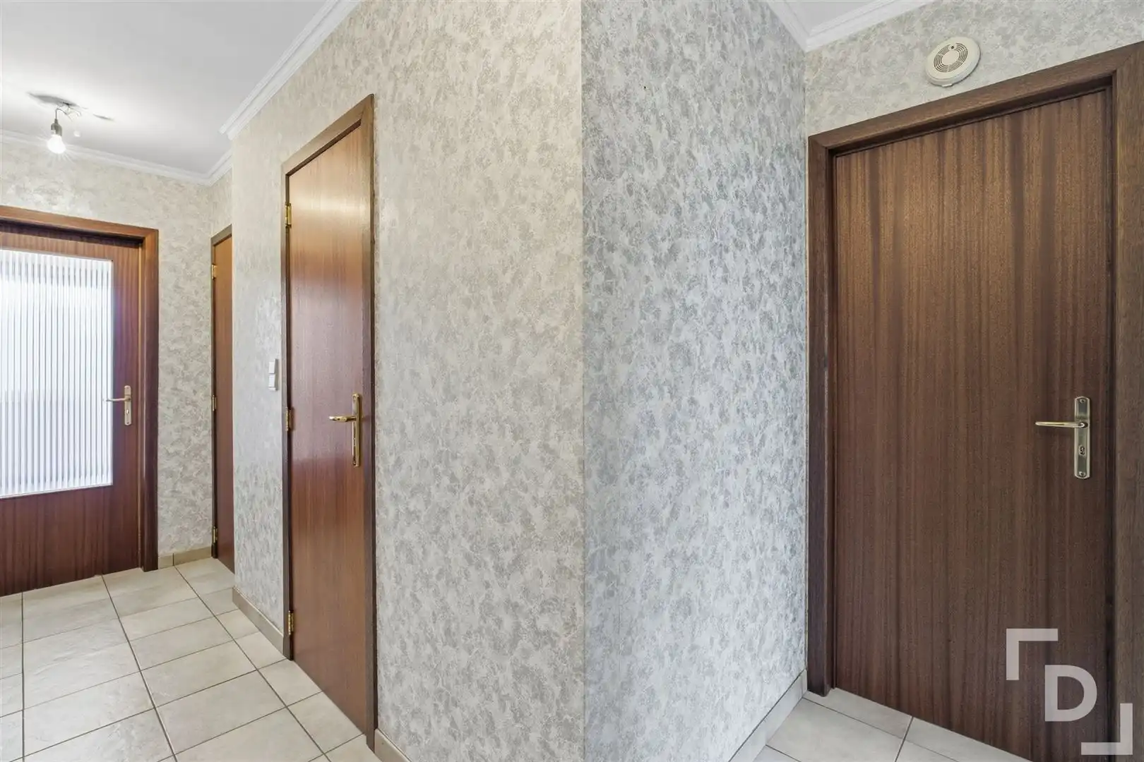 Ruim appartement met 3 slaapkamers en garage te koop in de groene omgeving van Ieper. foto 8