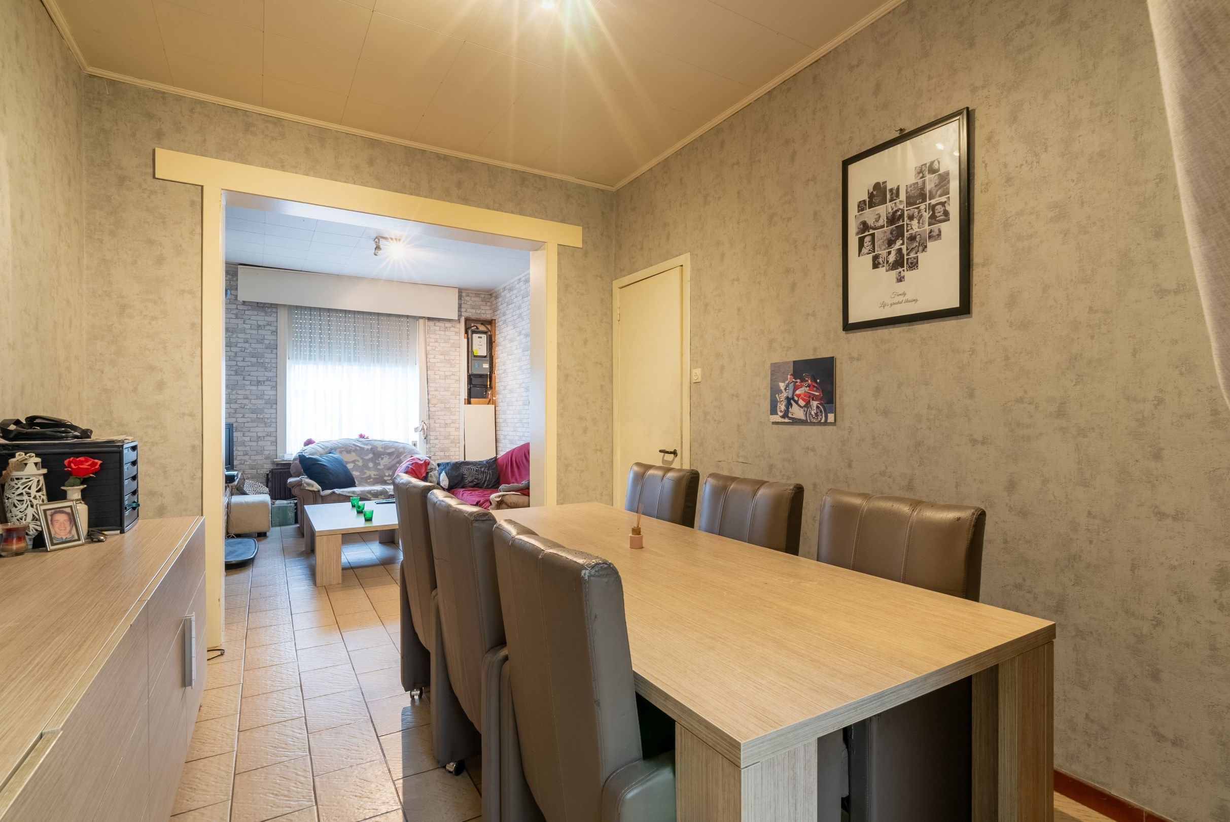 Gezinswoning met garagebox en uitweg foto 2