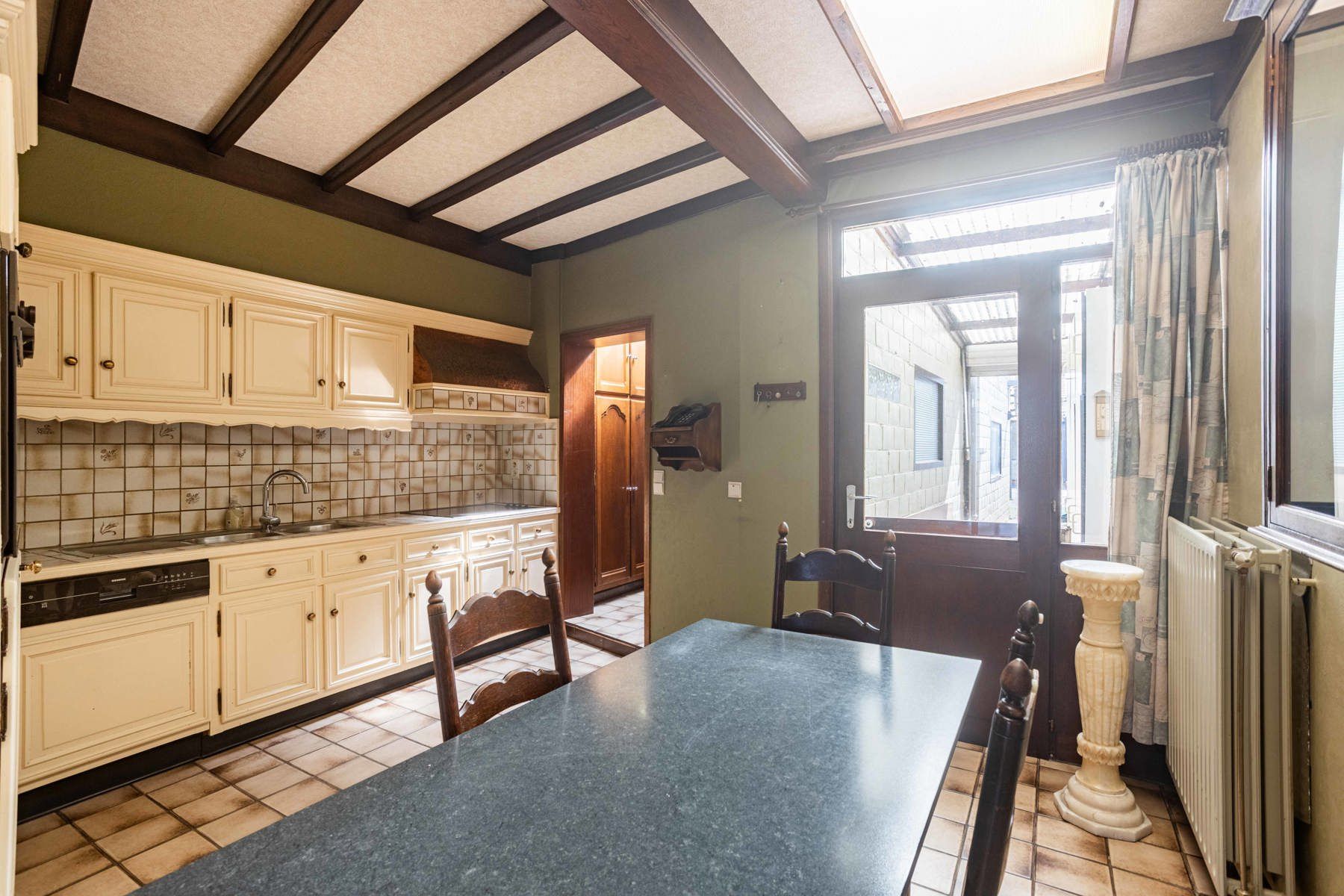Te koop: deels te renoveren woning  aan de rand van Aalst foto 6