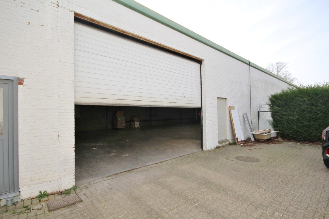 Ruim en functioneel magazijn op toplocatie in Sint-Truiden foto 2