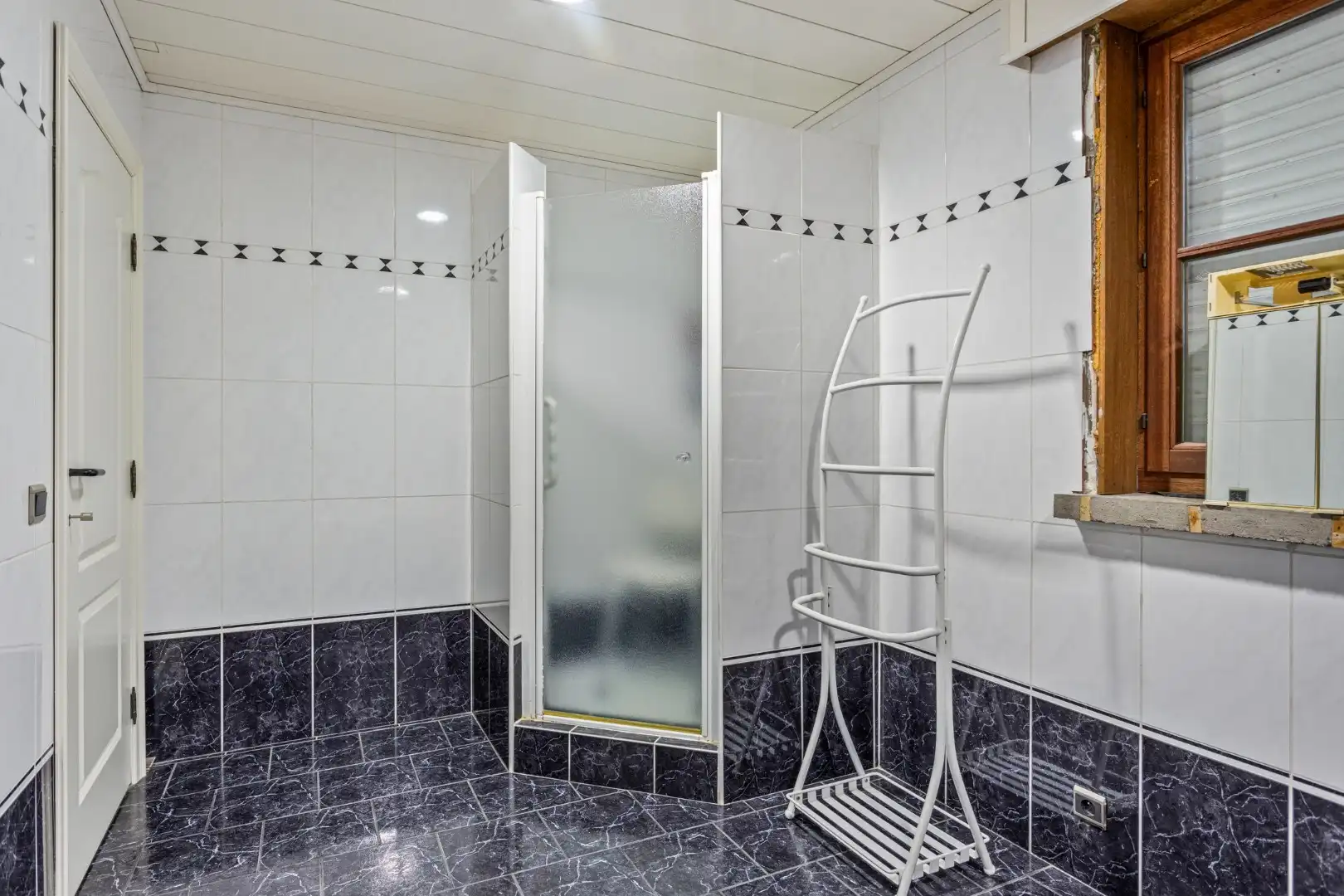 Onderkelderde woning met 4 slpks op 899 m² in een doodlopende straat te OLV Olen ! foto 19