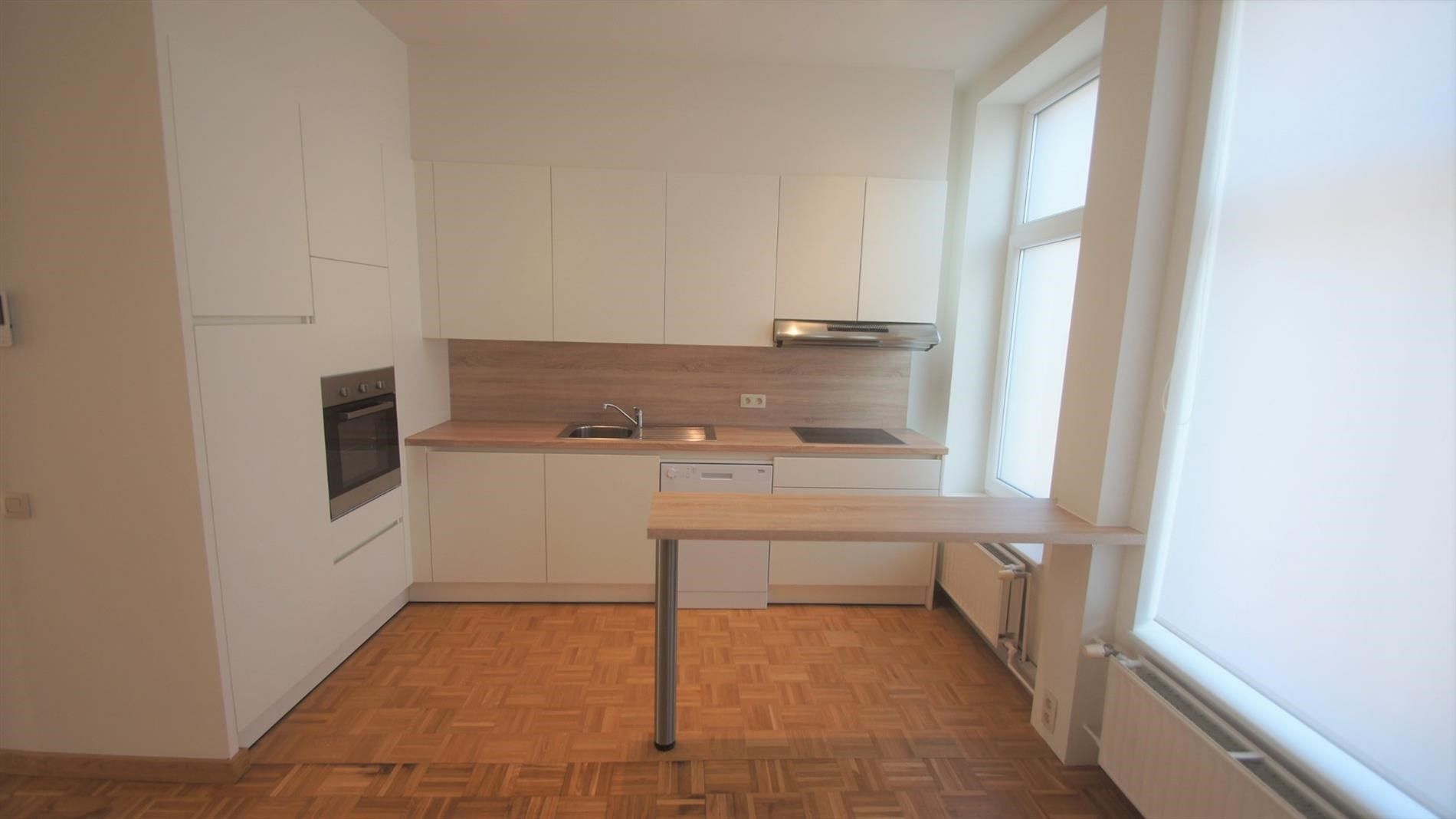Instapklare stadswoning met 4 slpks, terras en binnenkoer foto 5