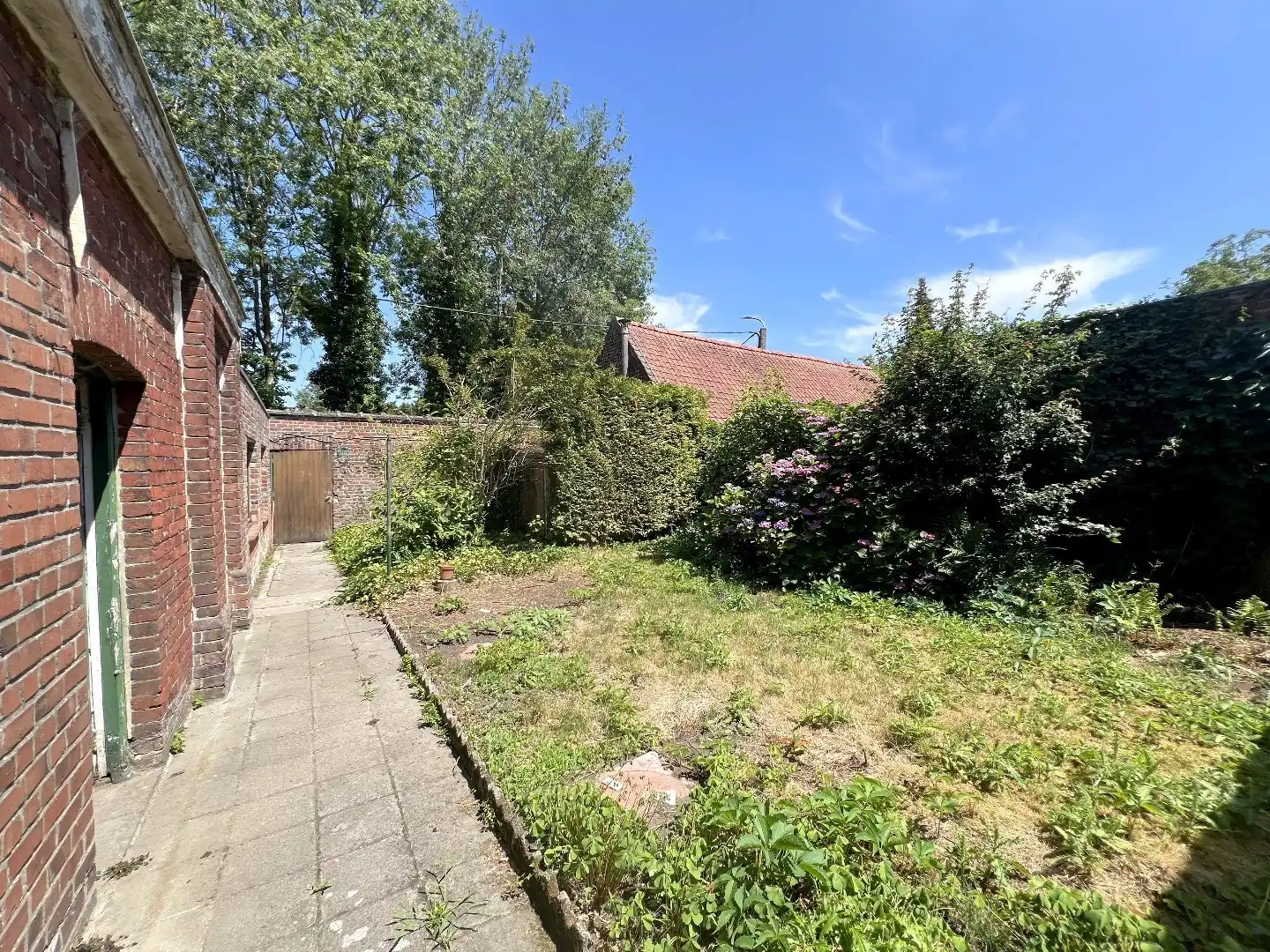 Karaktervolle burgerwoning met 3 slaapkamers, 2 garages (met uitweg) en zonnige tuin te koop in Rollegem-centrum foto 18