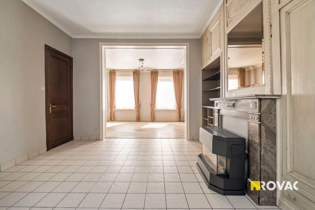 Zeer ruime woning met handelsmogelijkheden foto 9