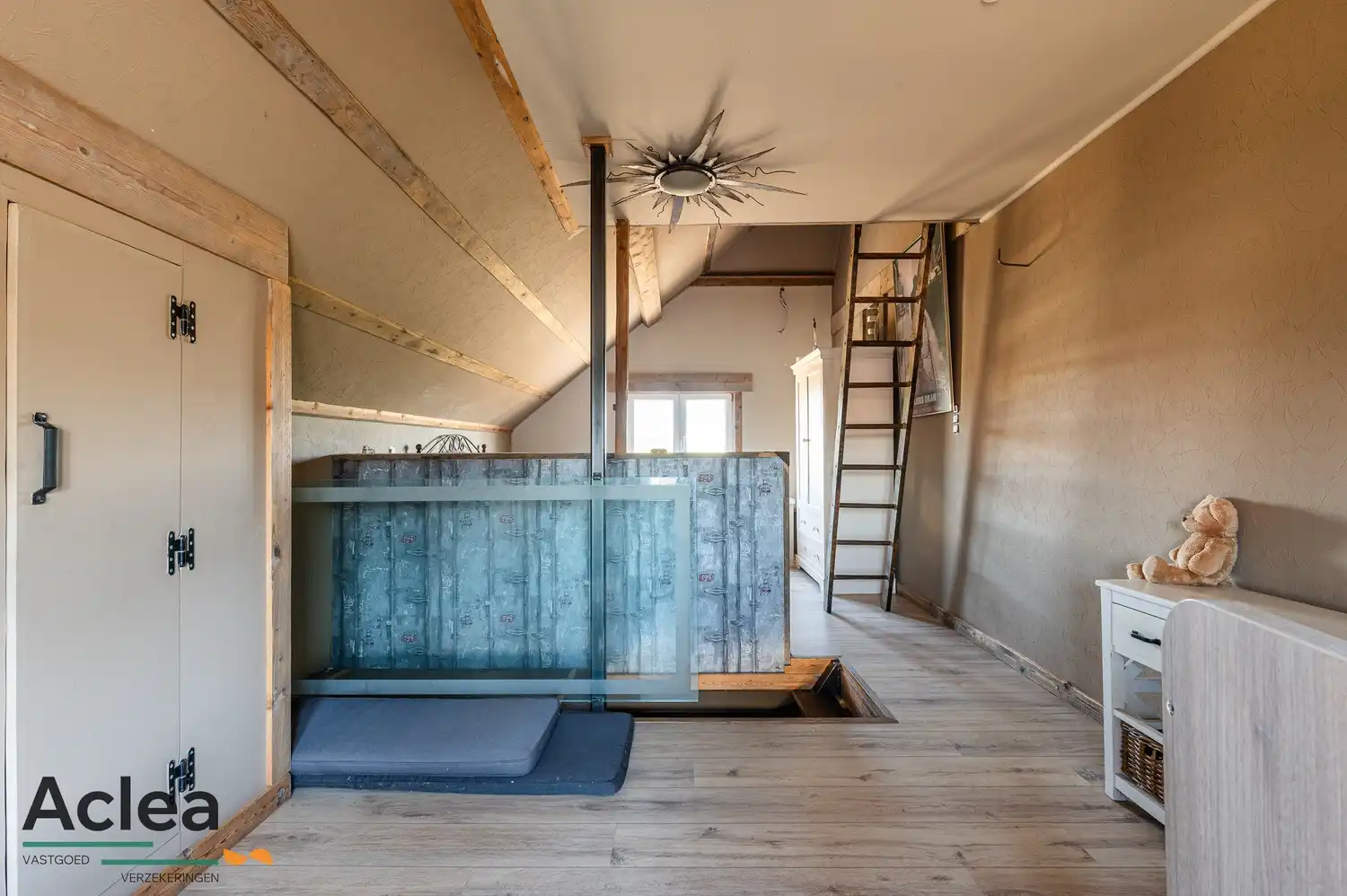 Volledig te renoveren woning met uitbreidingsmogelijkheden en open zichten foto 9