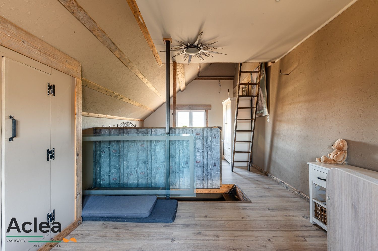 Volledig te renoveren woning met uitbreidingsmogelijkheden en open zichten foto 9