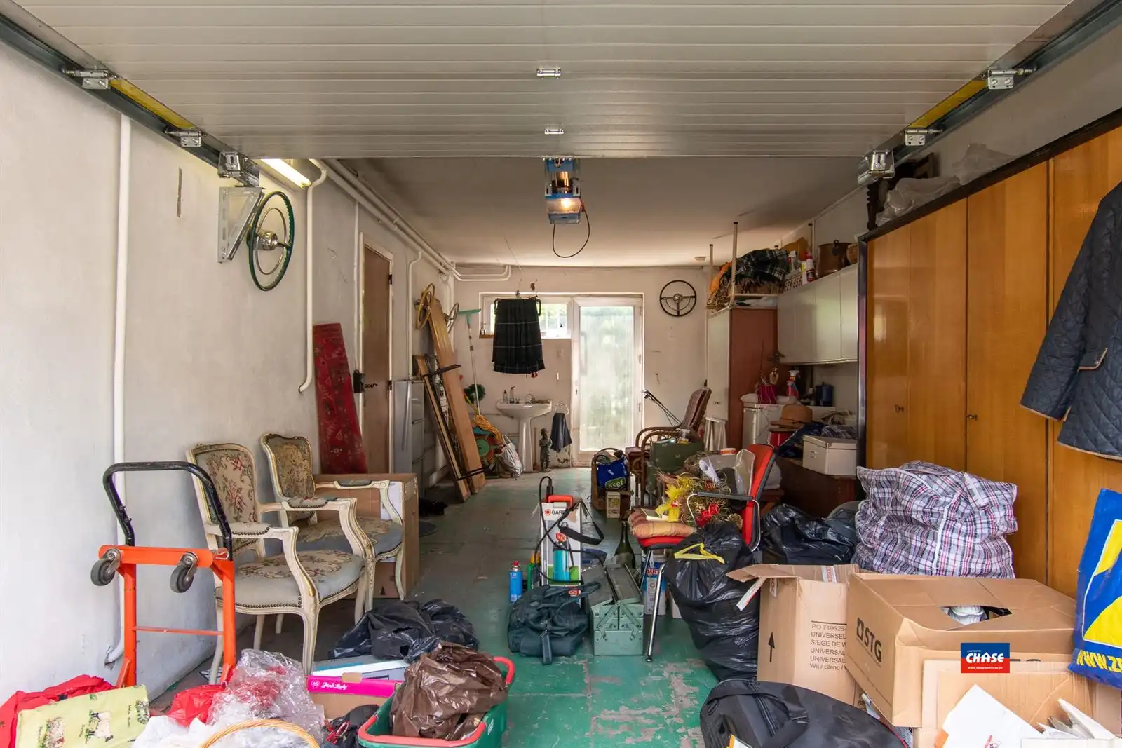 Te renoveren Bel-étage in rustige woonwijk foto 15