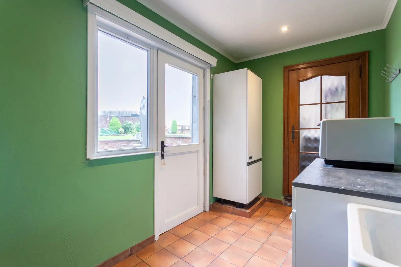 Ruime woning met naastgelegen bouwgrond en loods foto 12