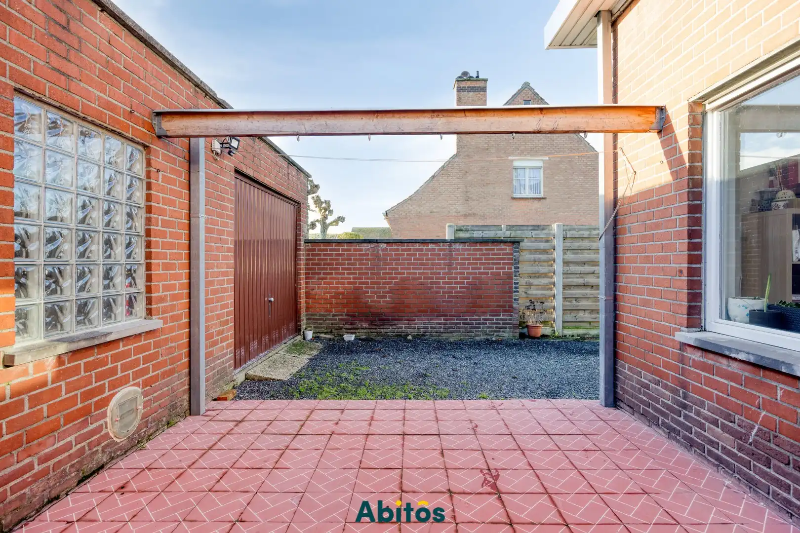 Halfopen woning met ruime opslagruimte foto 33