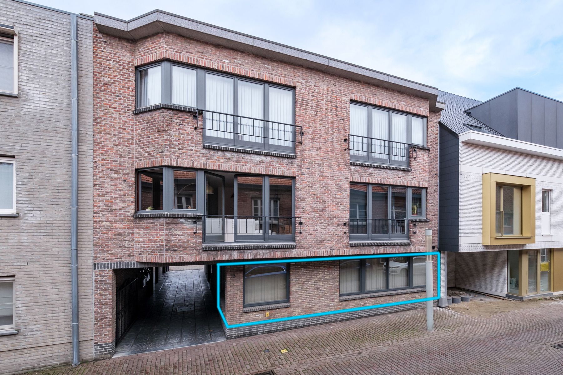 Ruim, goed gelegen gelijkvloers appartement  foto {{pictureIndex}}