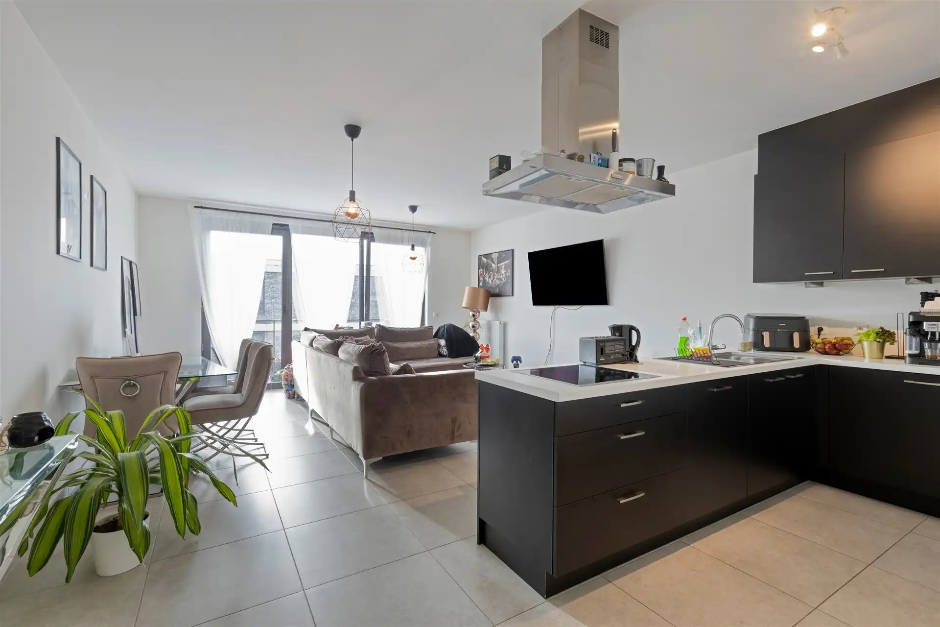 Instapklaar, energiezuinig 2 slaapkamer appartement (83m²) met terras, gem. tuin en autostaanplaats. foto 7