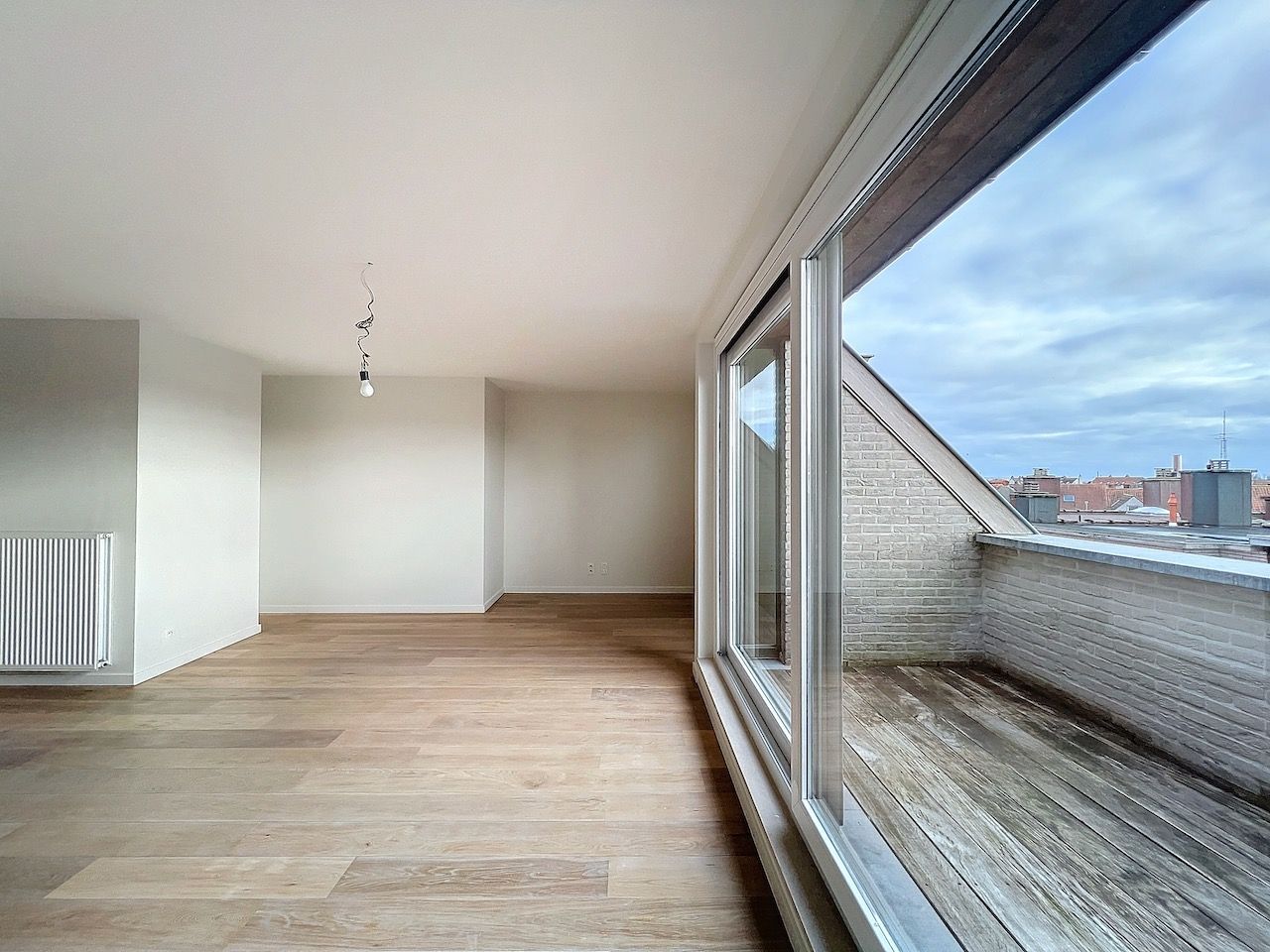 Ruim (119 m²), zuidgericht duplexwoonappartement in het centrum van Heist. foto 6