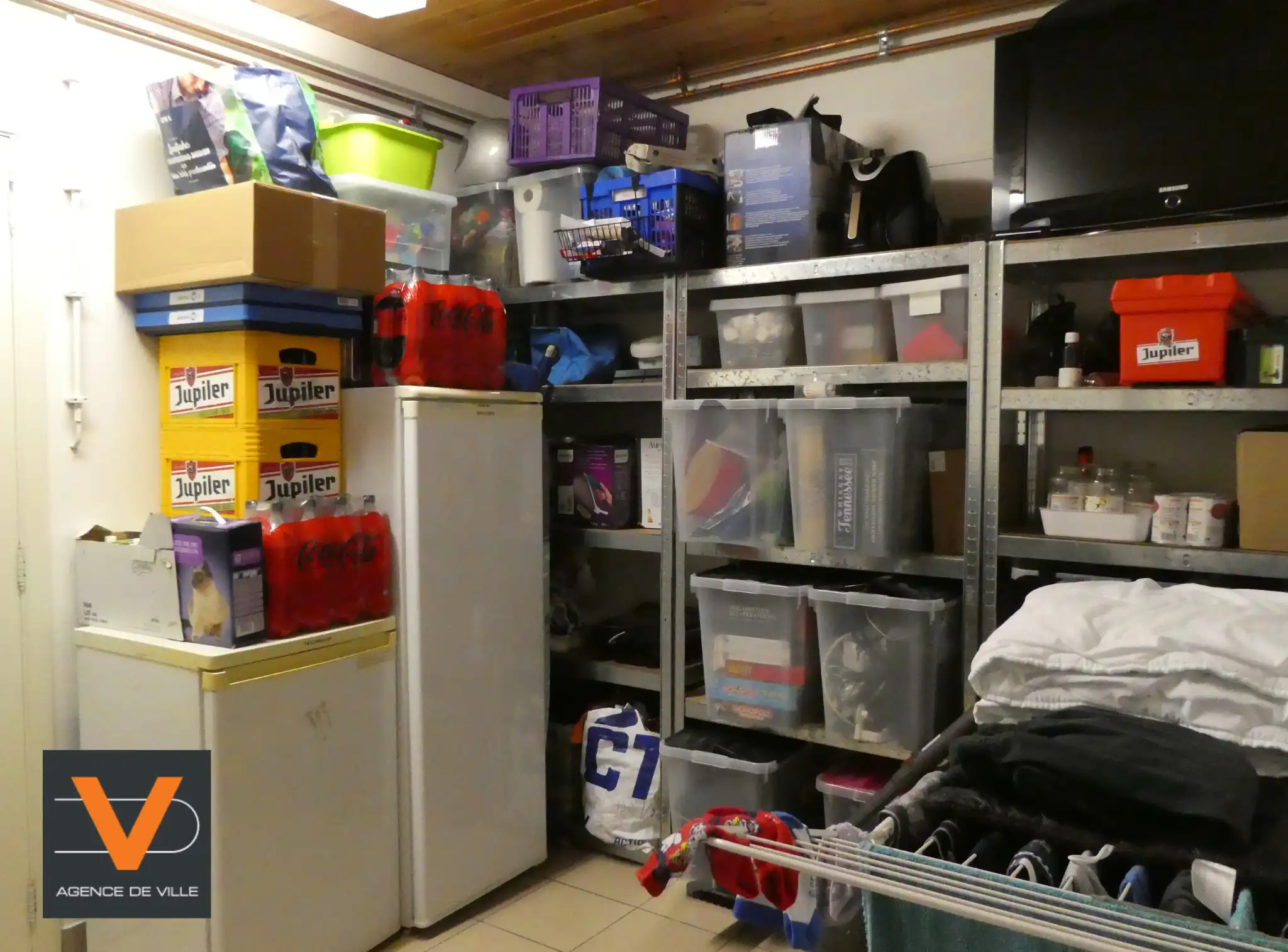 Prachtige koppelwoning met zonnig terras van 16m² en 2 autostaanplaatsen. Veel lichtinval door de grote ramen. foto 21