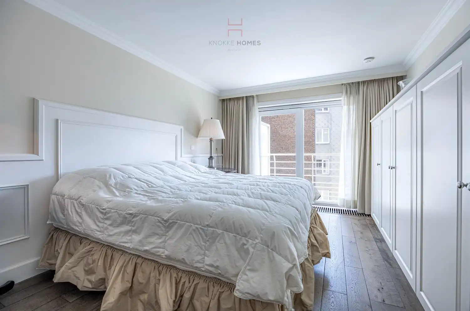 Gemeubeld appartement met frontaal zicht over het Van Bunnenplein en de zee. foto 18