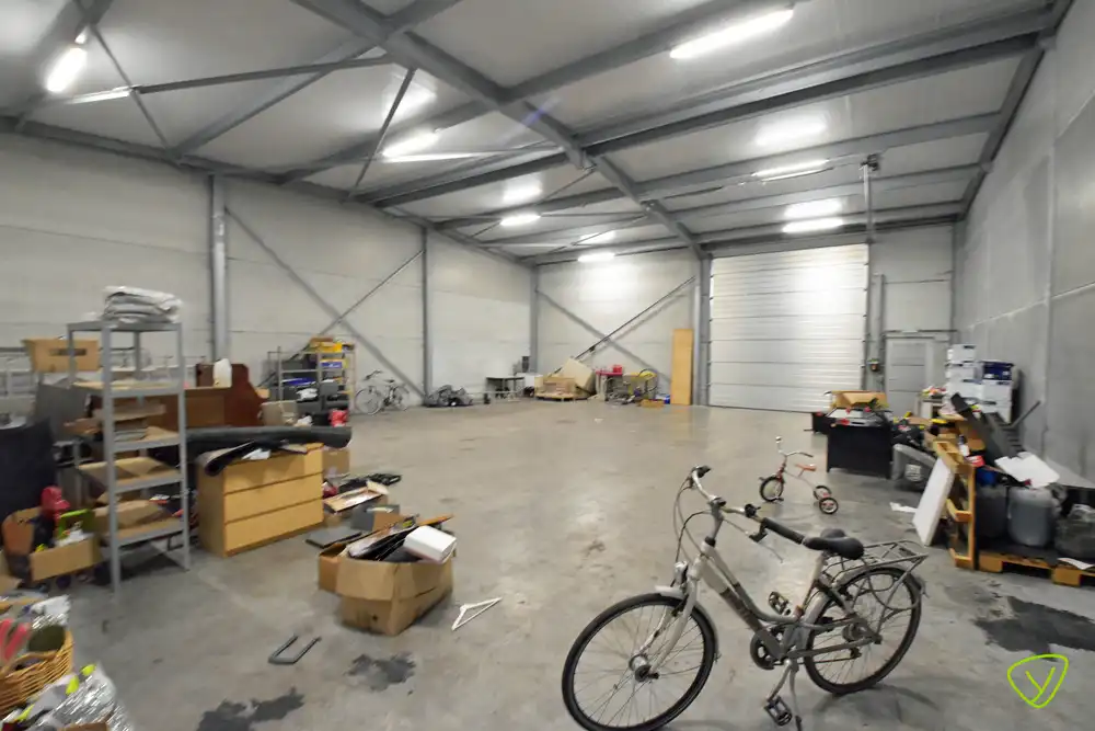 Instapklaar magazijn nabij de Dorpskern van Watervliet met ruime inrijpoort foto 5