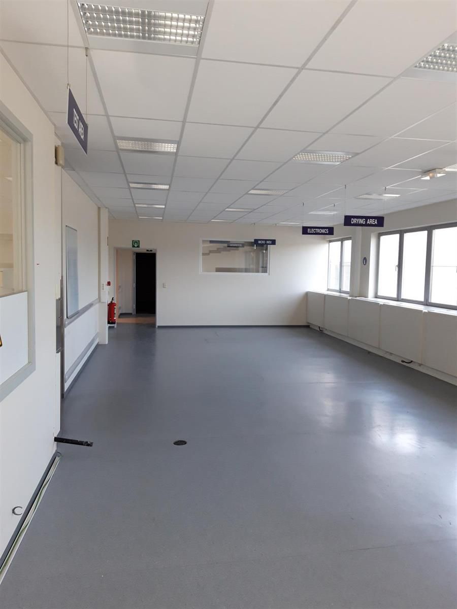 Magazijn, kantoren en toonzaal te huur in Aartselaar foto 30