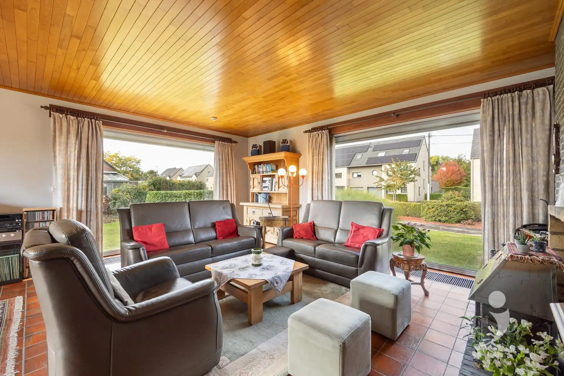 Ruime bungalow op een mooi perceel! foto 4