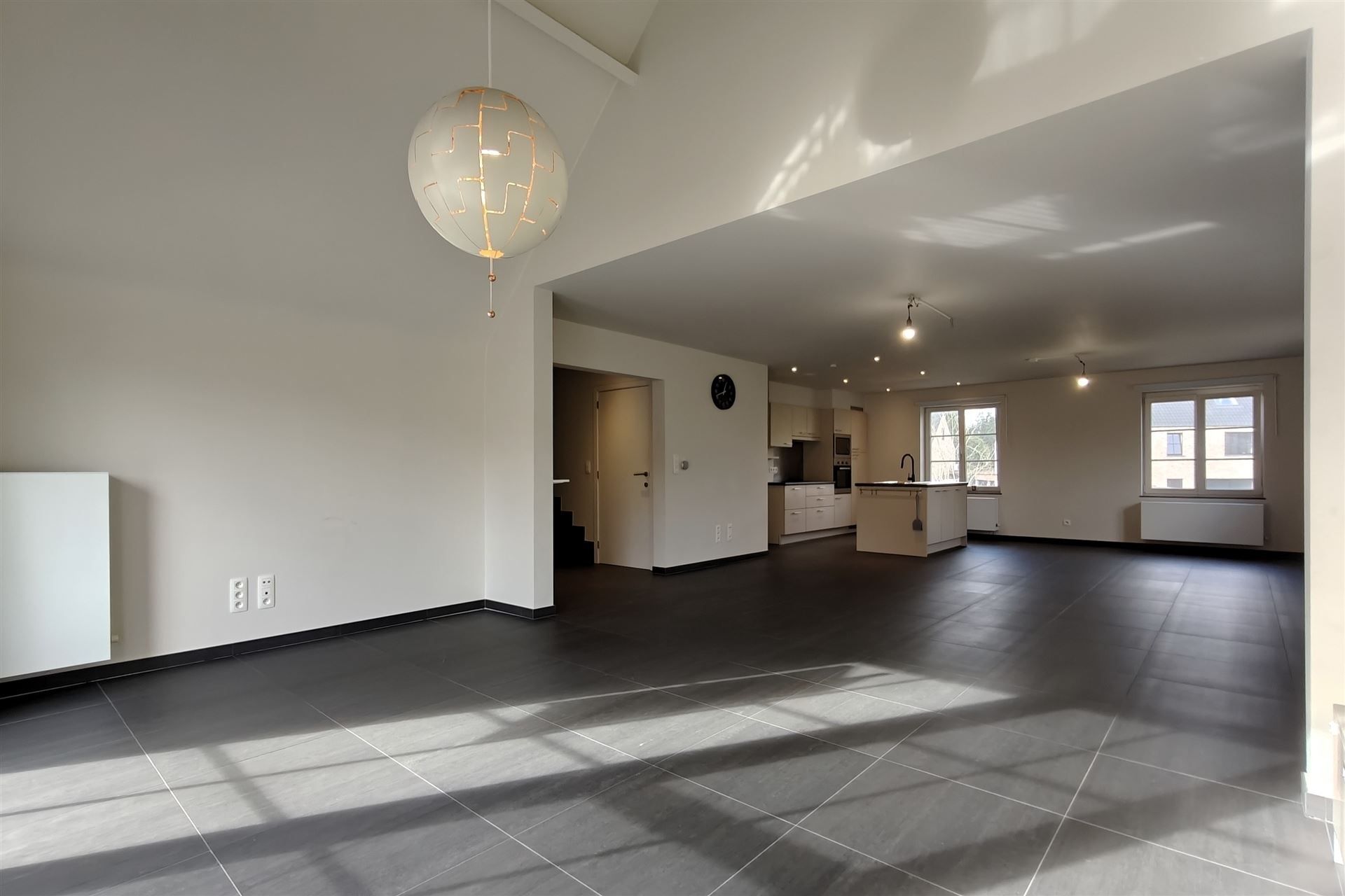 Ruime duplex (197m²) in een residentiële woonwijk te Munsterbilzen foto 11