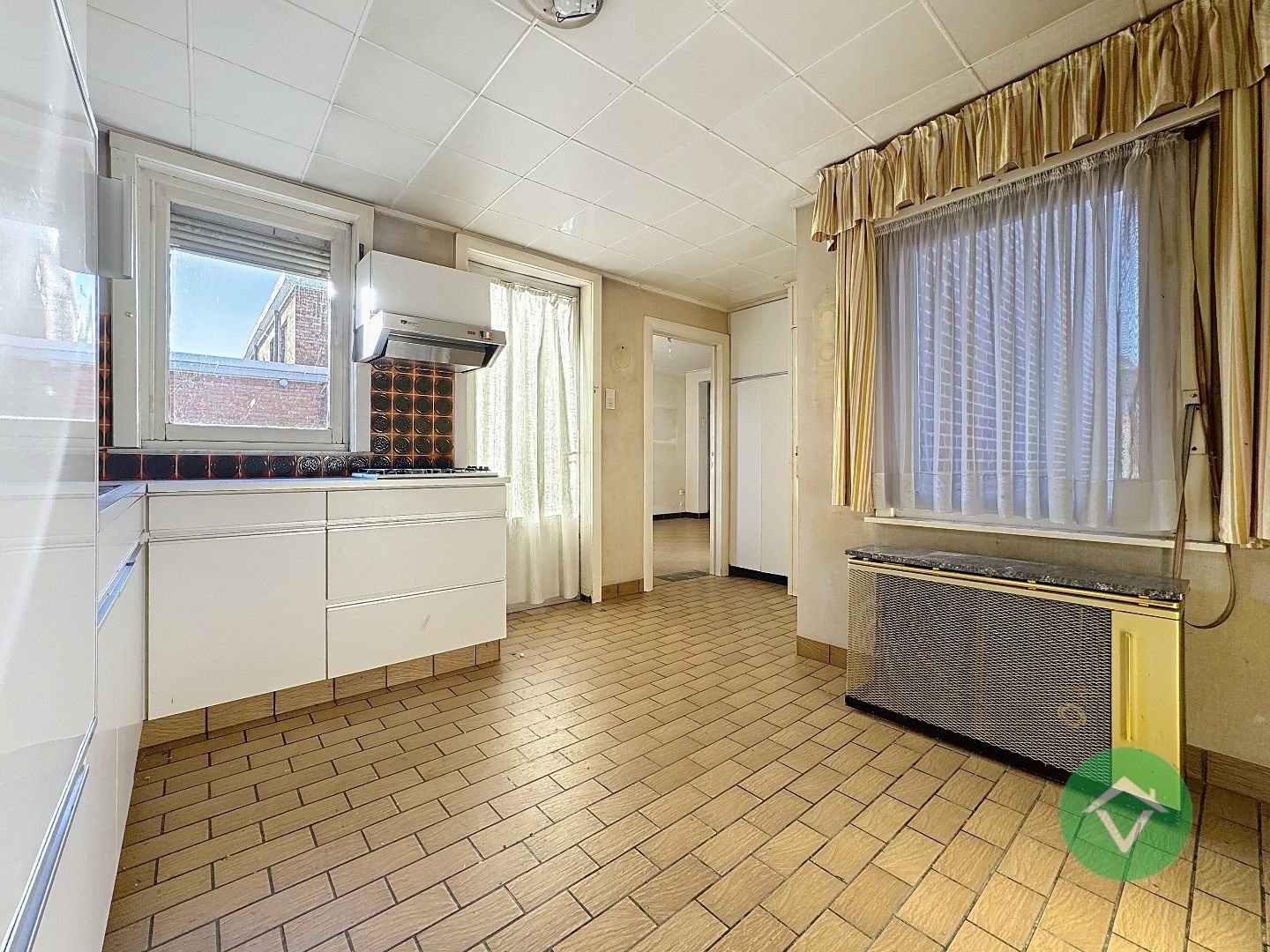 Alleenstaande woning met ruime tuin en sterke ligging nabij alle voorzieningen te Zedelgem. foto 11