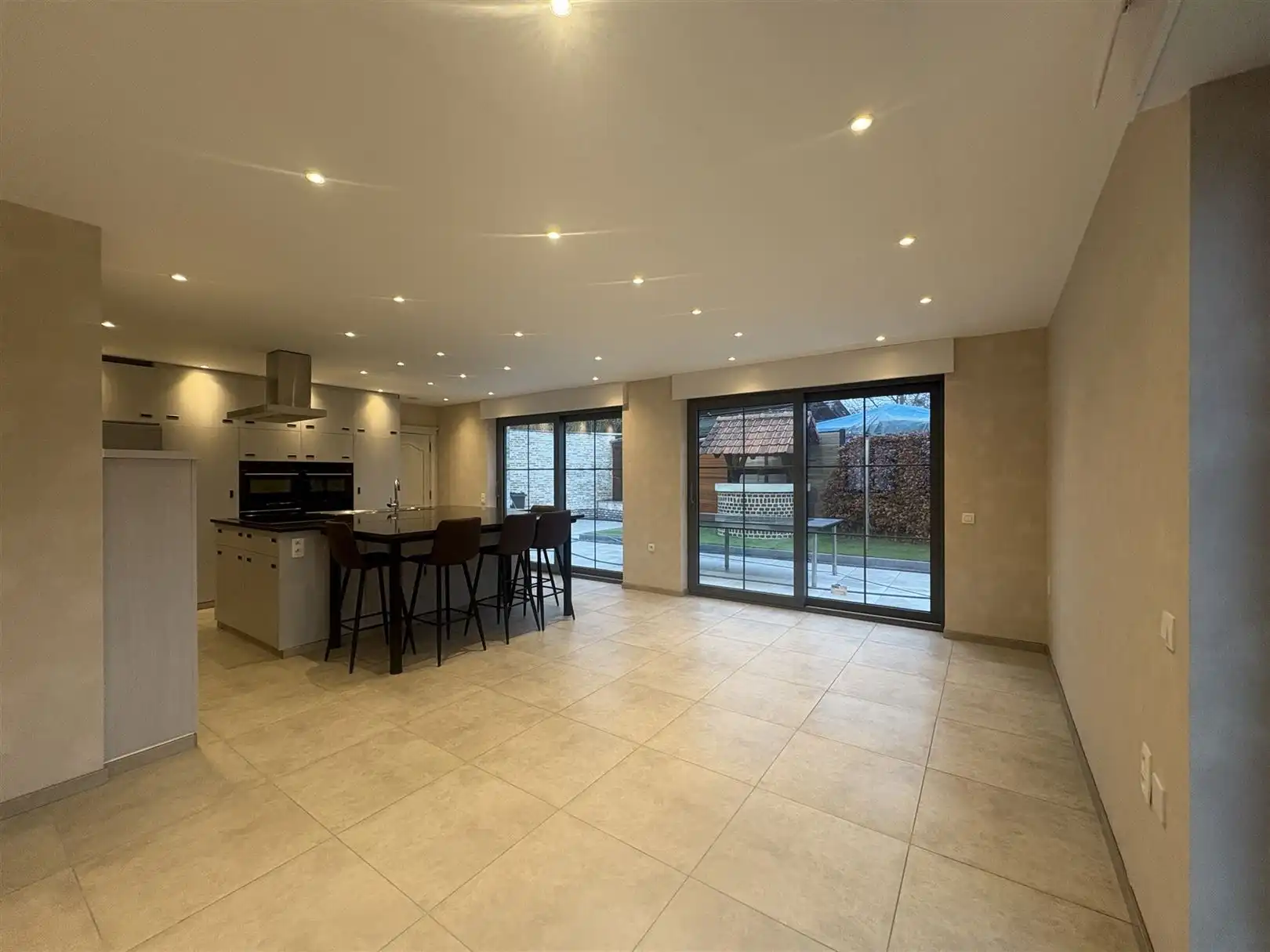 Woning te huur met luxe en elegante afwerking! foto 3