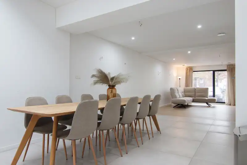 Voll gerenoveerde woning met 5 slpk 3 badk foto 11