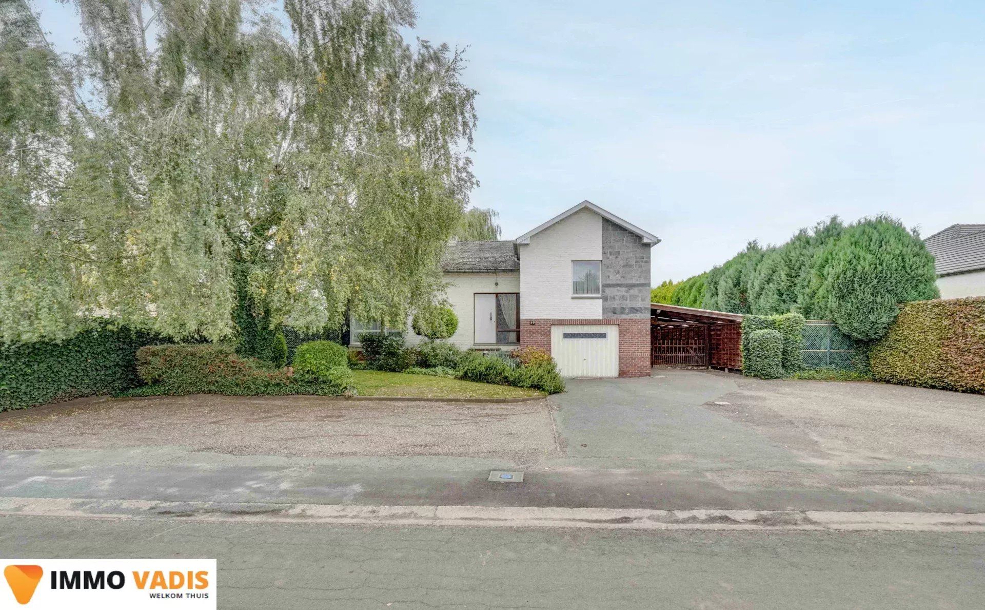 Te renoveren woning met  garage en mooie tuin foto 33