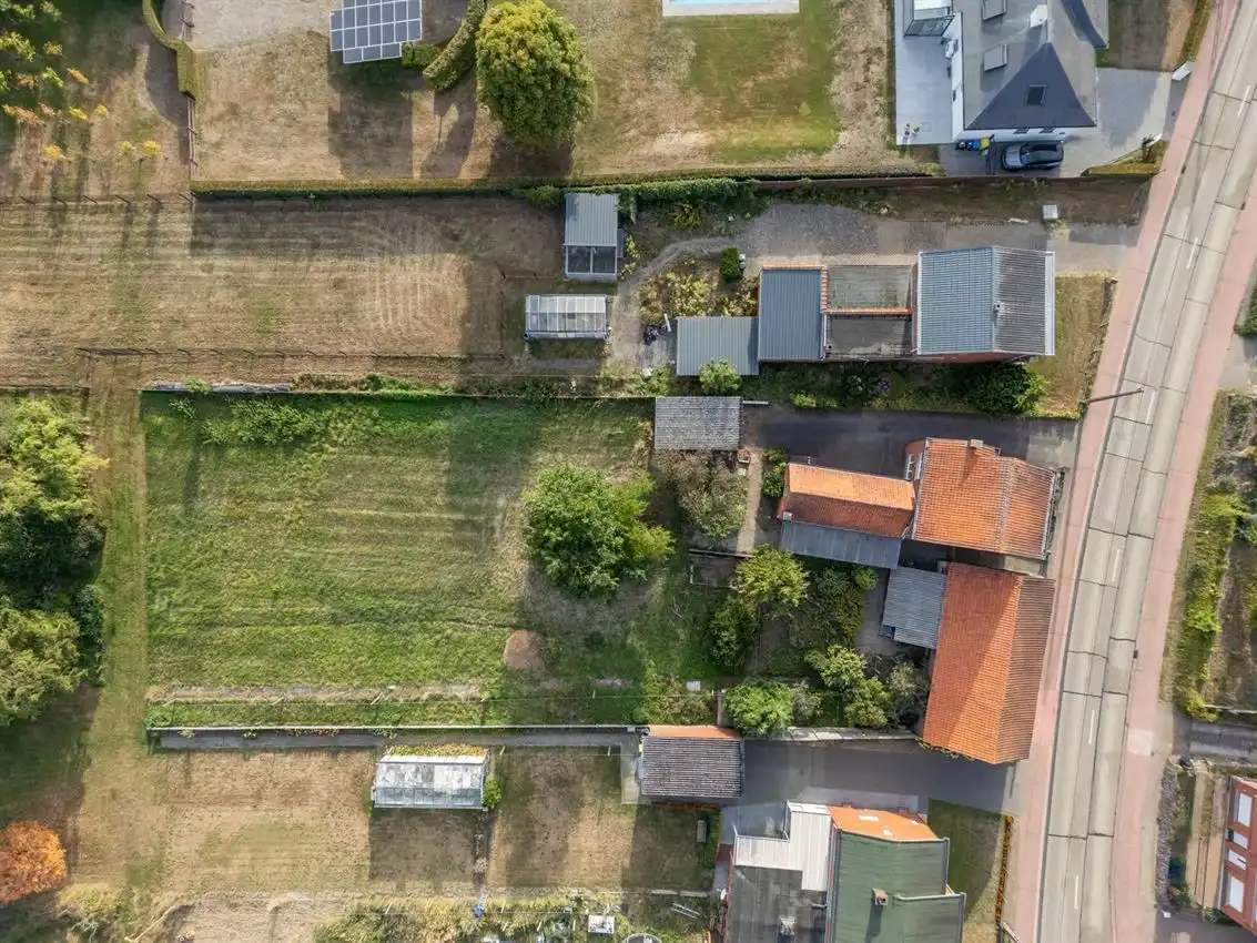 Zeldzaam breed perceel met zuidtuin aan agrarisch gebied foto 3