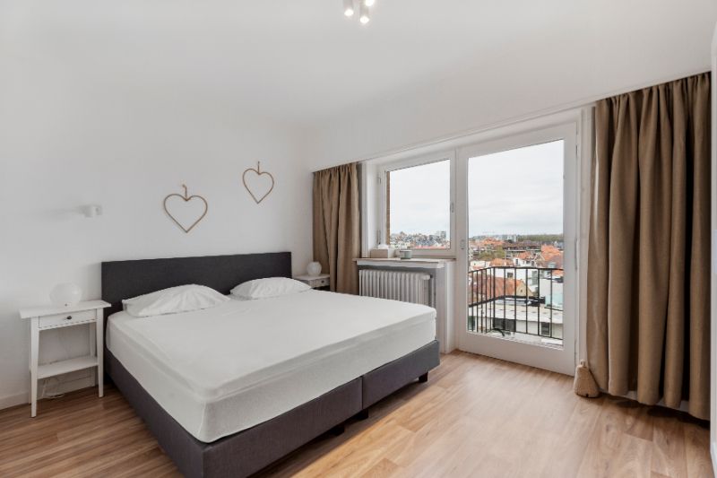 STIJLVOL EN HEDENDAAGS 3-SLAAPKAMERAPPARTMENT MET HOOGWAARDIE AFWERKING MET ZICHT OVER DE DUMONT WIJK EN ZEEZICHT foto 10