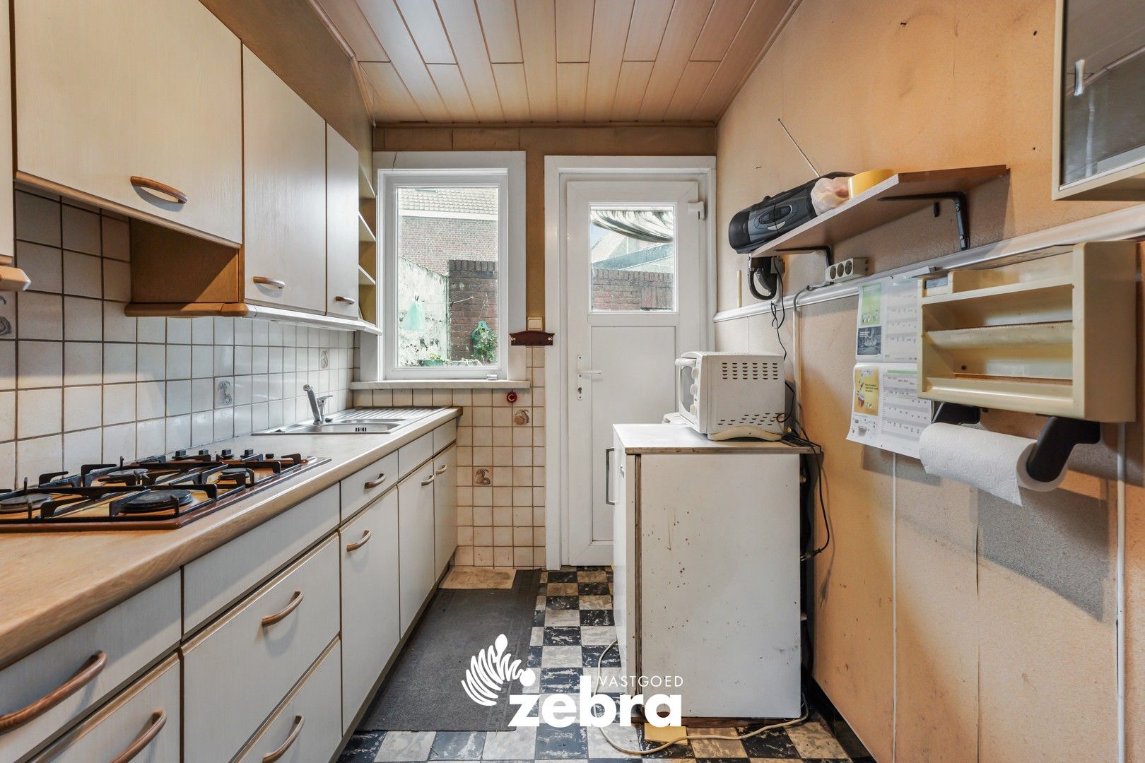 Te renoveren stadswoning met aparte garage in centrum Tielt. foto 5
