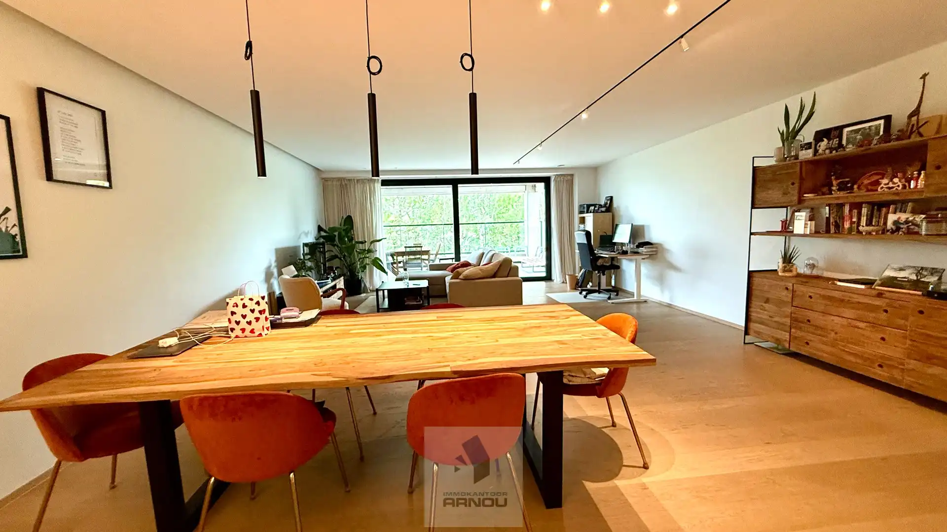Stijlvolle en ruime loft met 2 slaapkamers, dressing, overdekt terras en 2 parkeerplaatsen foto 7