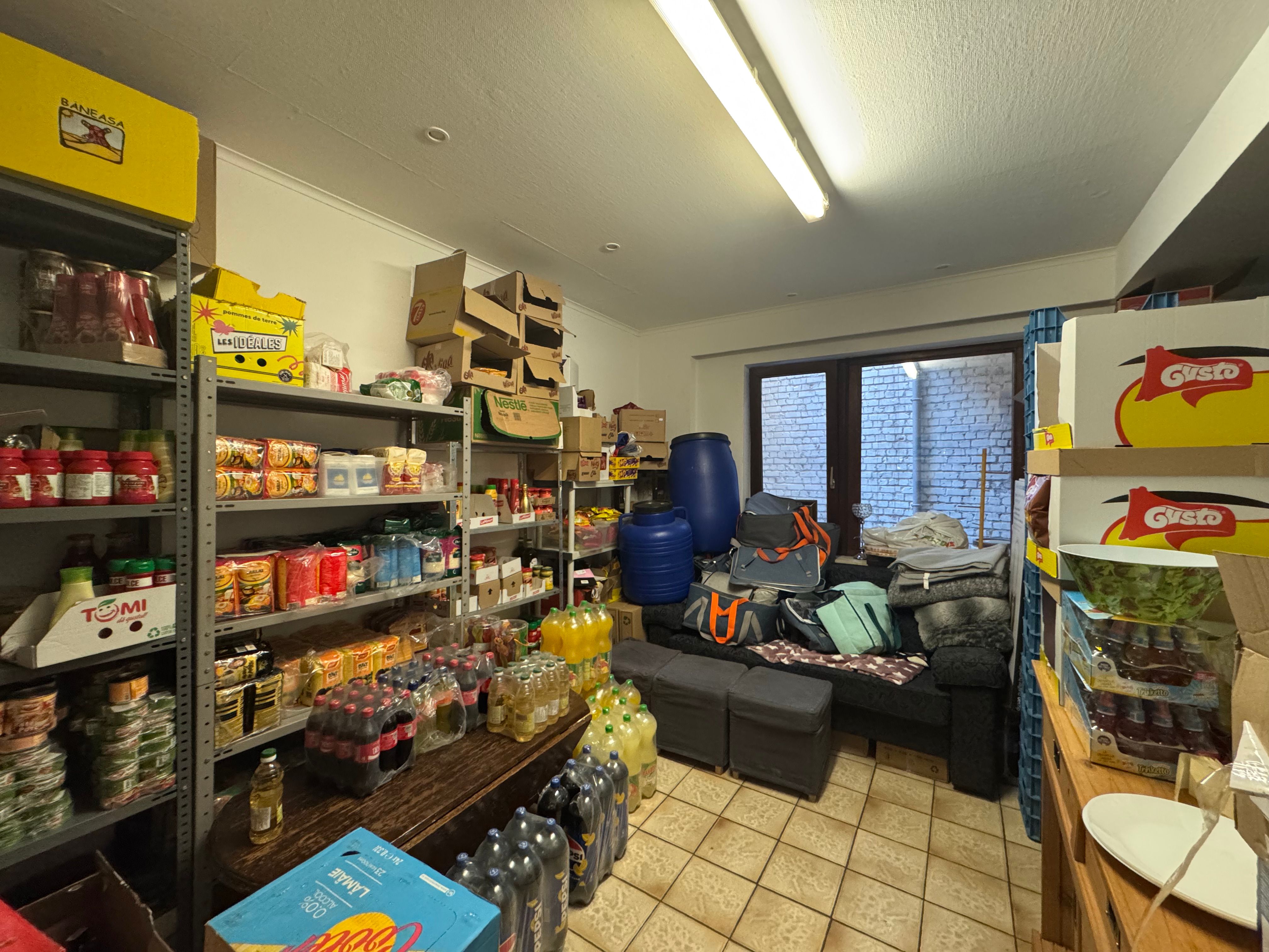 Handelsgelijkvloers 60m² aan drukke invalsweg Oostende foto 6