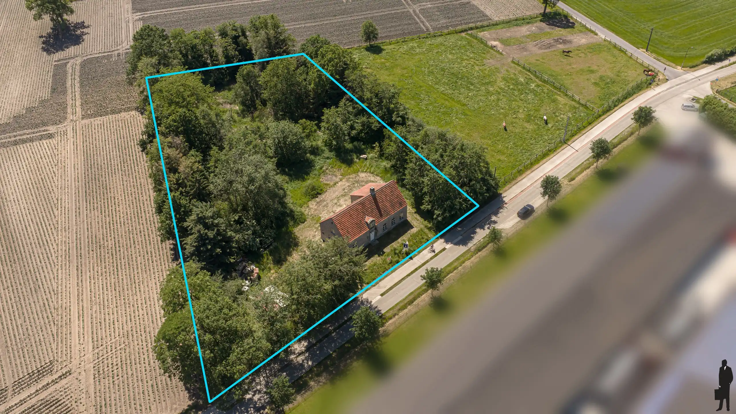 Authentieke hoeve in renovatie op een uitzonderlijk ruim perceel, rustig en landelijk gelegen met een uitstekende zuidelijke oriëntatie. foto 24