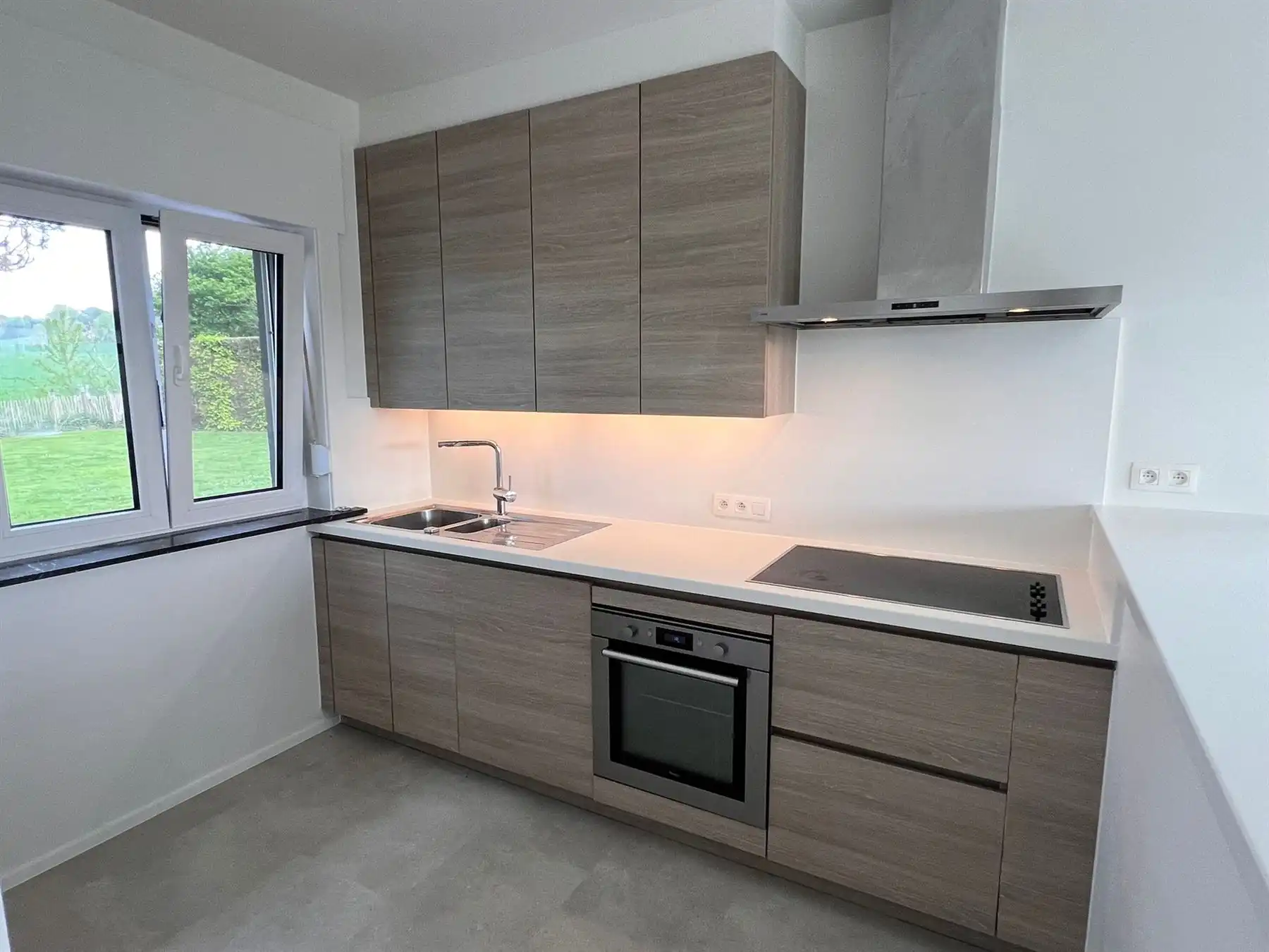 Sympathieke villa met prachtig zicht foto 3