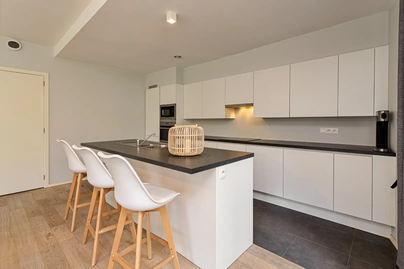 3- slaapkamer appartement gelegen te midden van het groen met privatieve tuin. foto 9