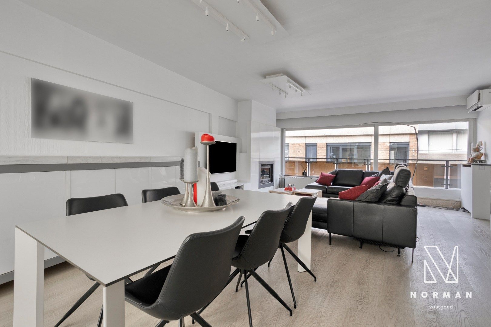 Duplex te koop in het centrum van Kuurne met 3 slaapkamers en een groot zongericht terras met tuinhuis.  foto 5