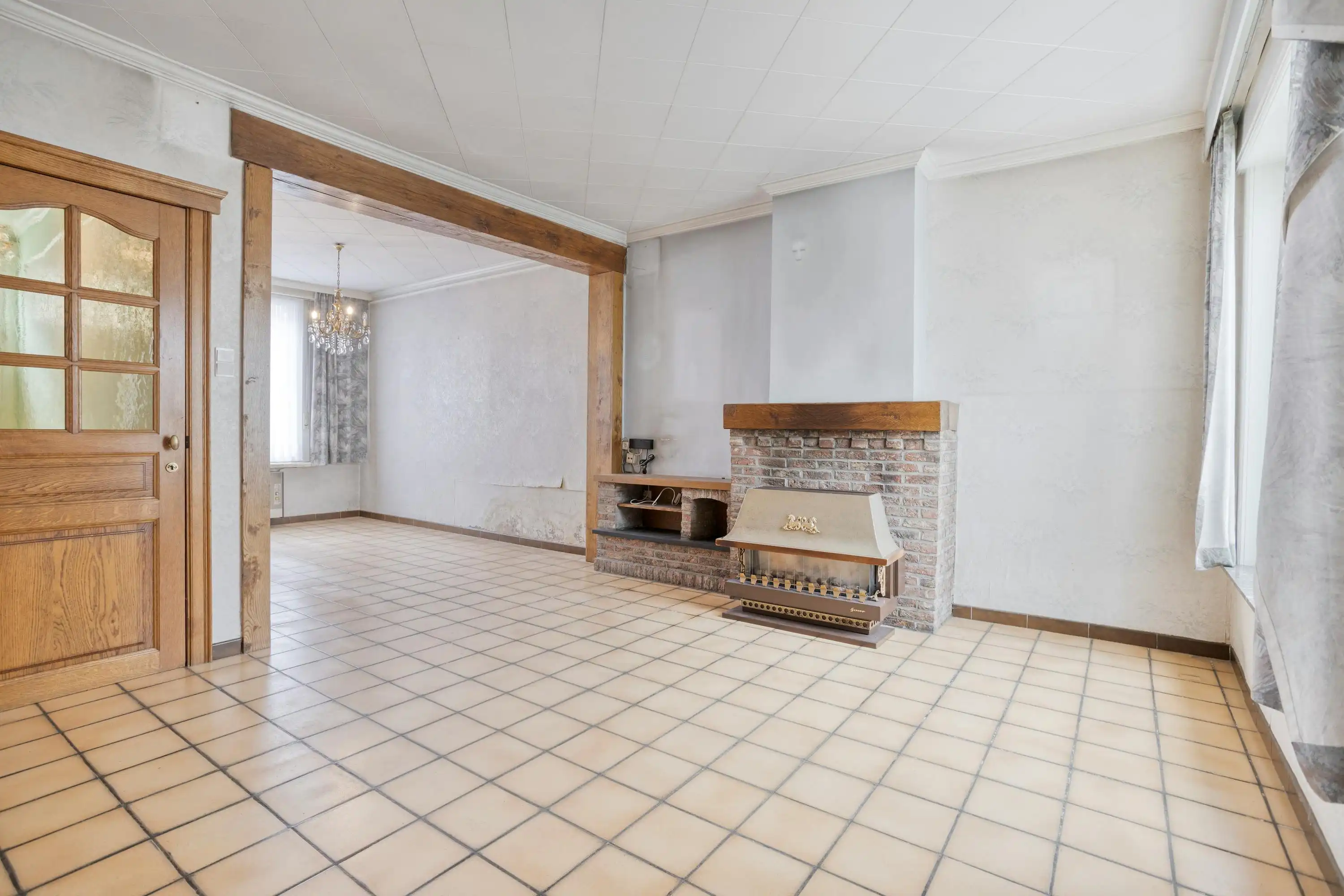 Karaktervolle renovatiewoning in Izegem met veel potentieel! foto 2