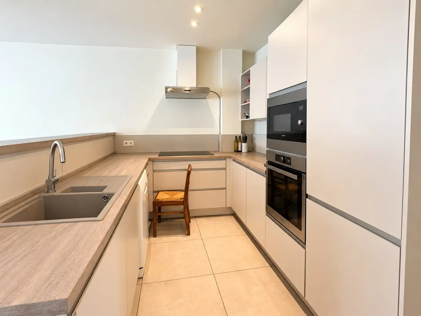 Verhuurd 2-slaapkamerappartement met 2 badkamers – 97 m² foto 2