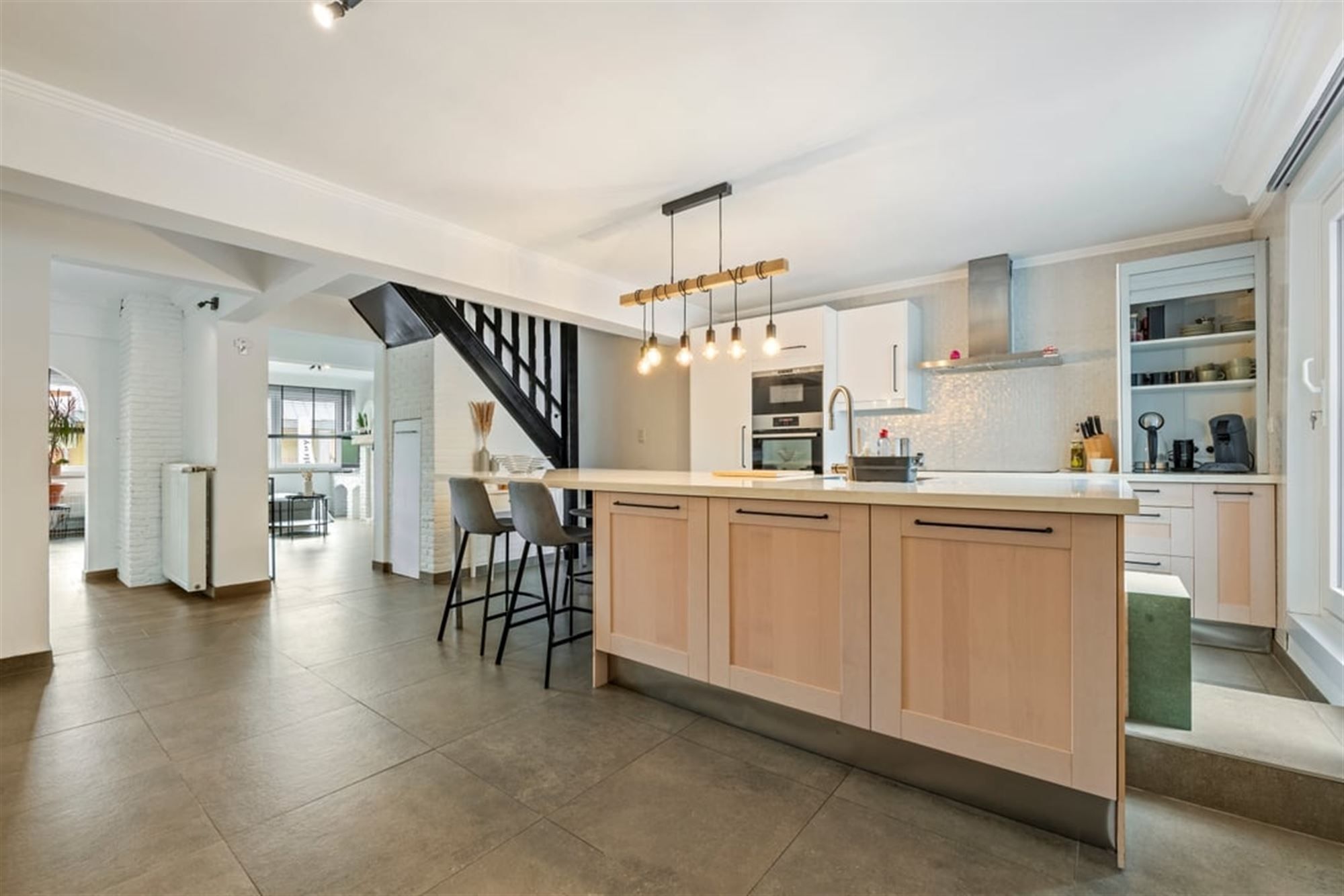 KNAP EN ENERGIEZUINIG APPARTEMENT MET 3 SLKS EN RUIM TERRAS VAN 55M² IN GENK  foto {{pictureIndex}}