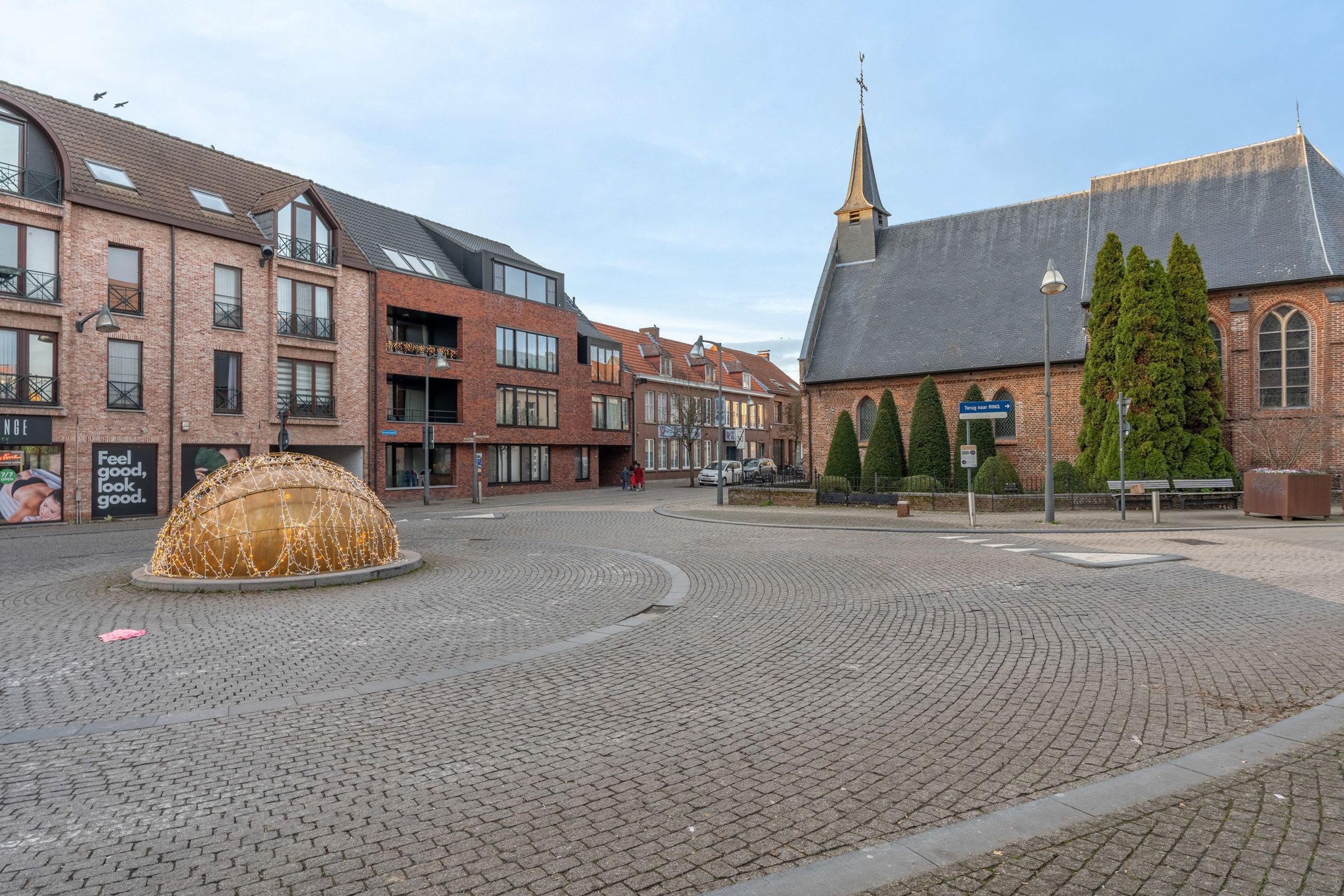 Zeer gunstig gelegen ondergrondse autostaanplaatsen te koop! foto 12