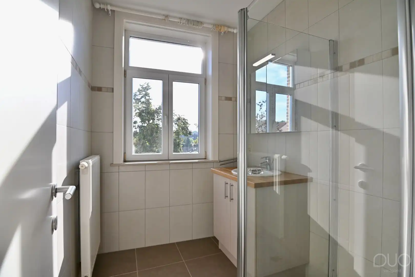 Instapklare gerenoveerde woning met drie slaapkamers in het centrum van Zoutleeuw foto 17