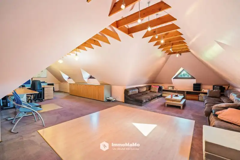 UNIEKE VILLA MET BINNENZWEMBAD EN PAARDENSTALLEN OP EEN TOPLOCATIE TE KOOP IN MENDONK (GENT) foto 47