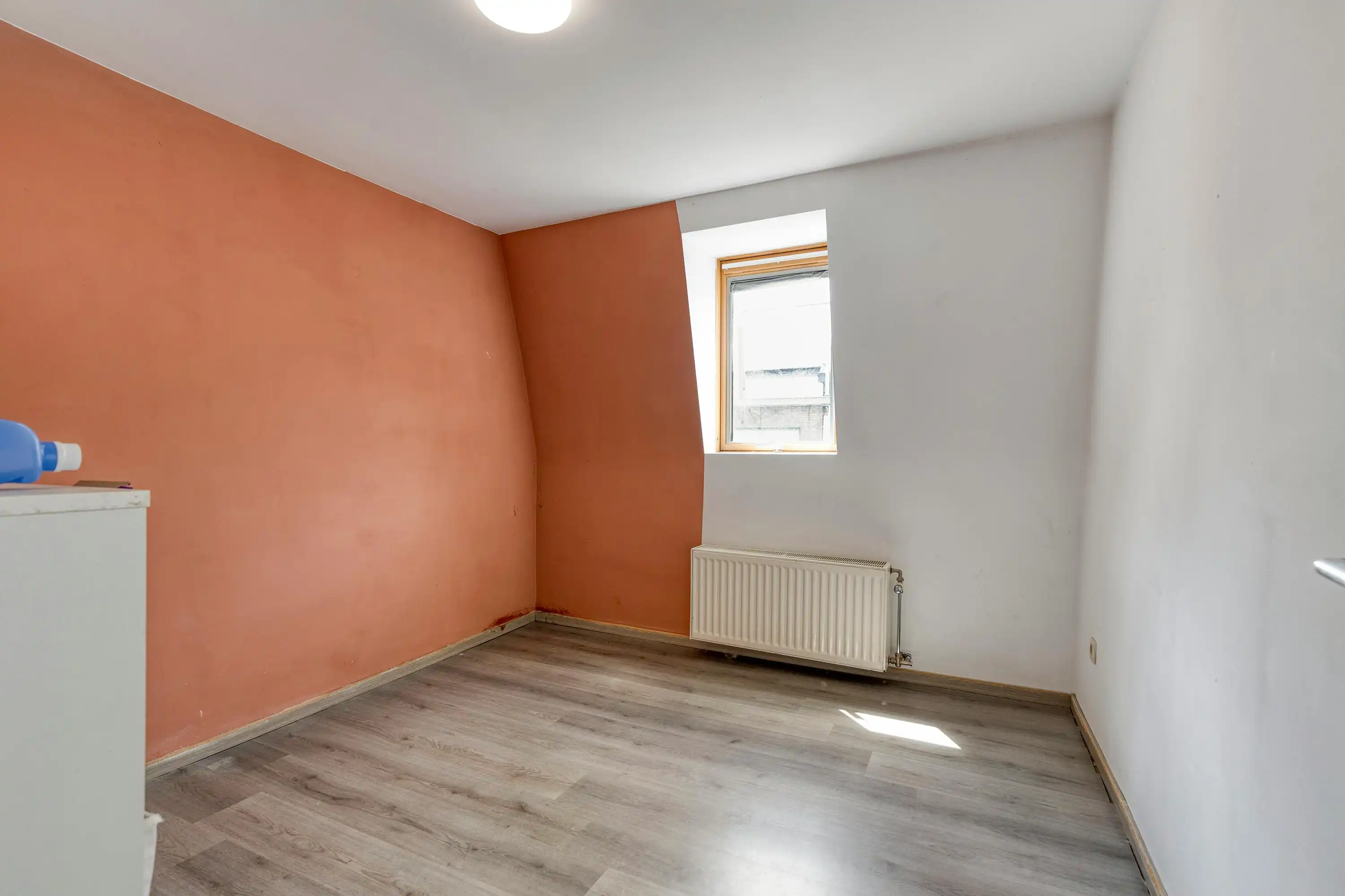 Instapklaar huis met drie slaapkamers, 2 badkamers en tuin! foto 13